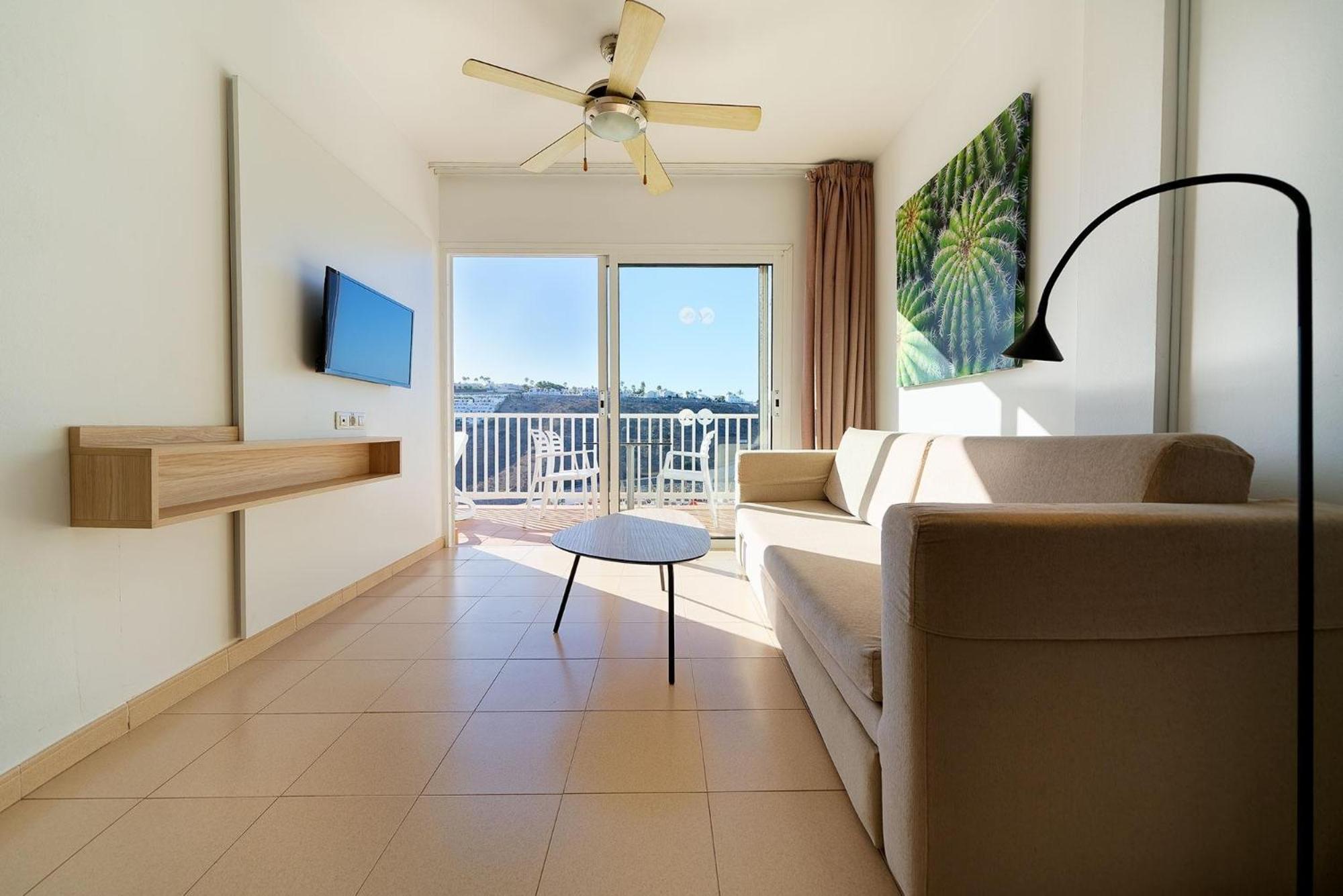 Premium One Bedroom Apartment with Balcony, Pool View