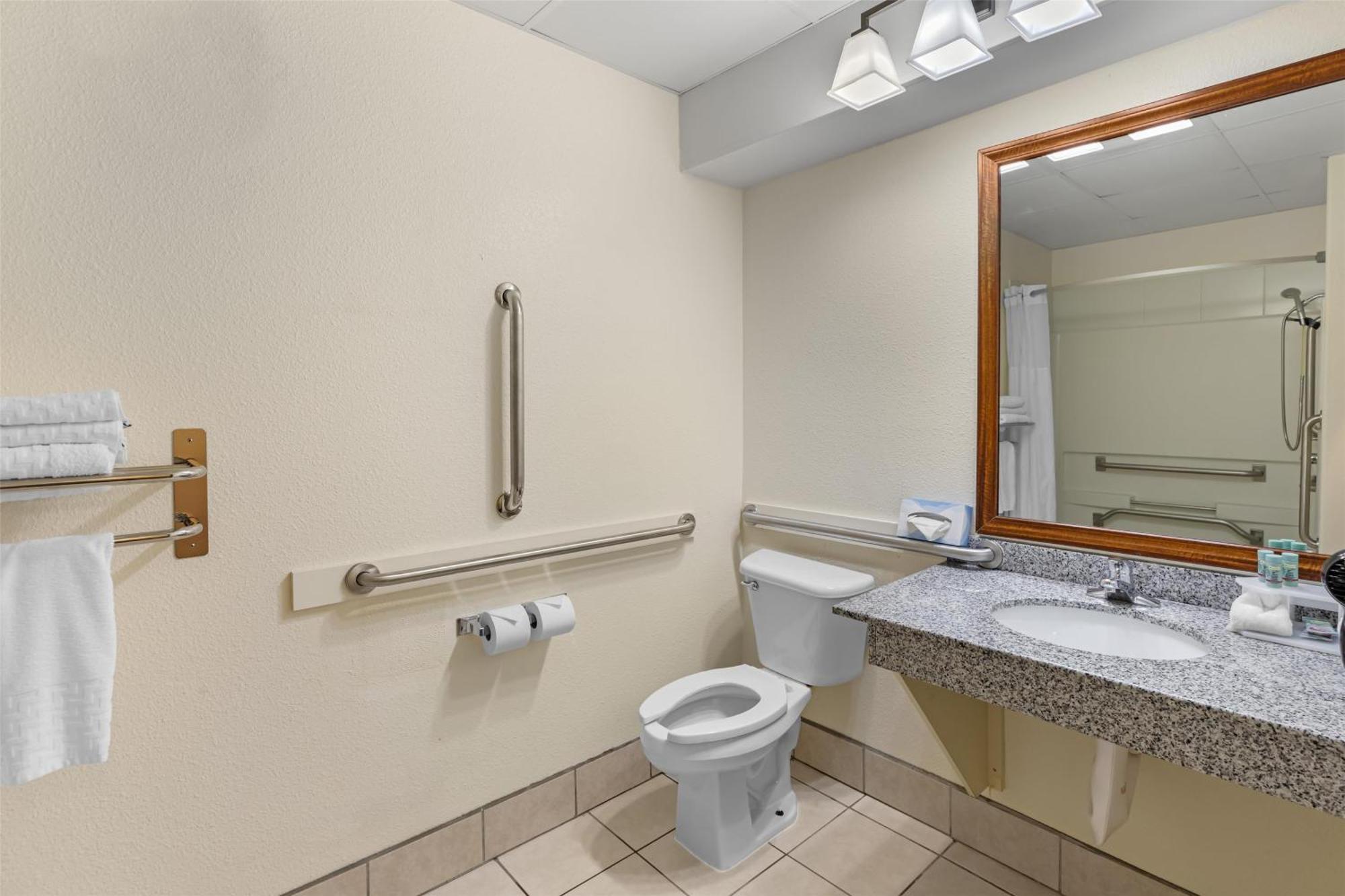 Queen Room with Roll-In Shower - Disability Access