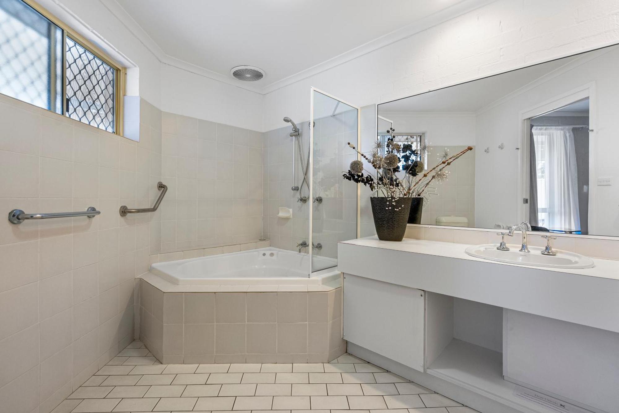 Premium Queen Room with Spa Bath