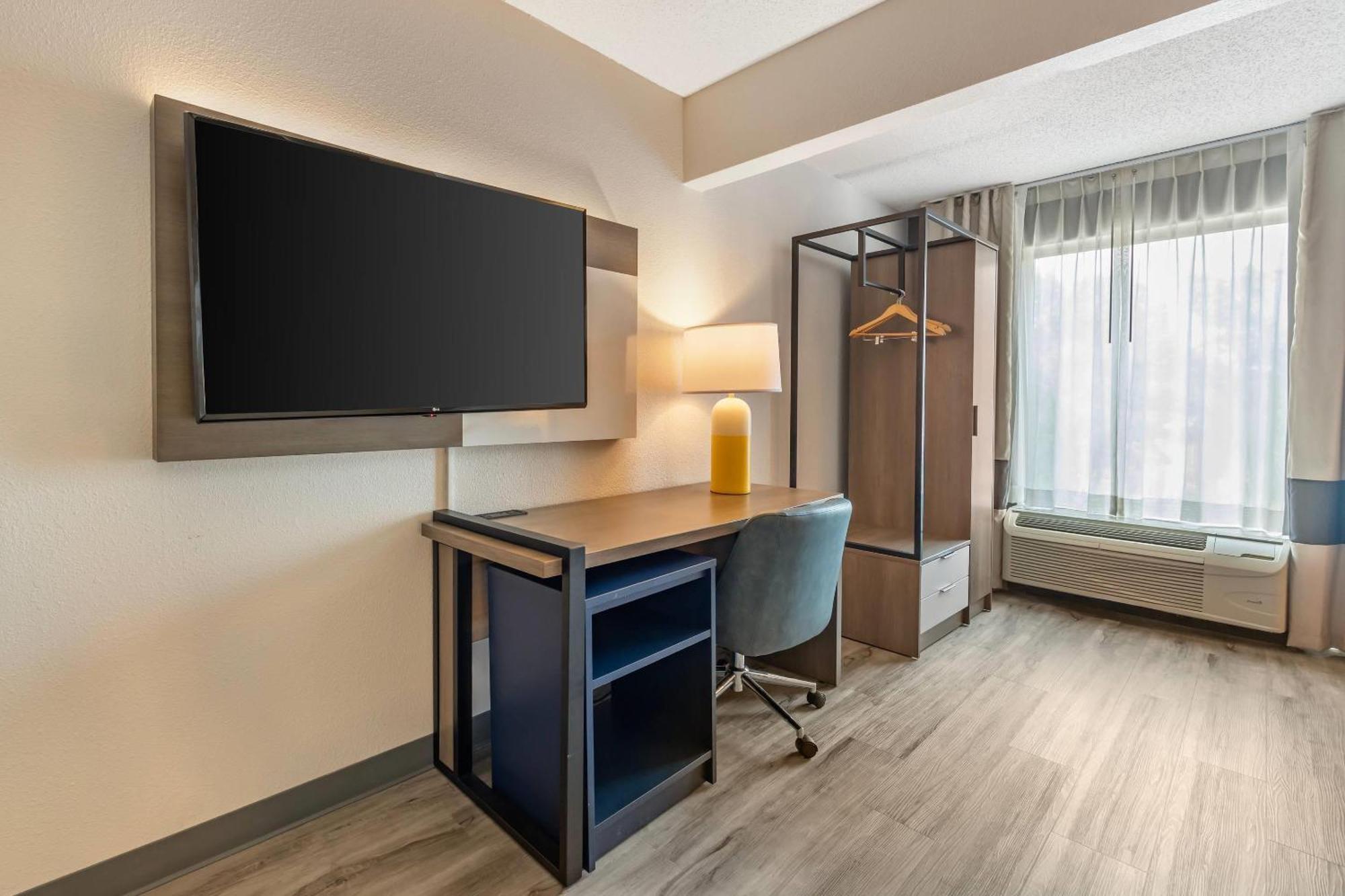 Queen Suite with Two Queen Beds - Non-Smoking
