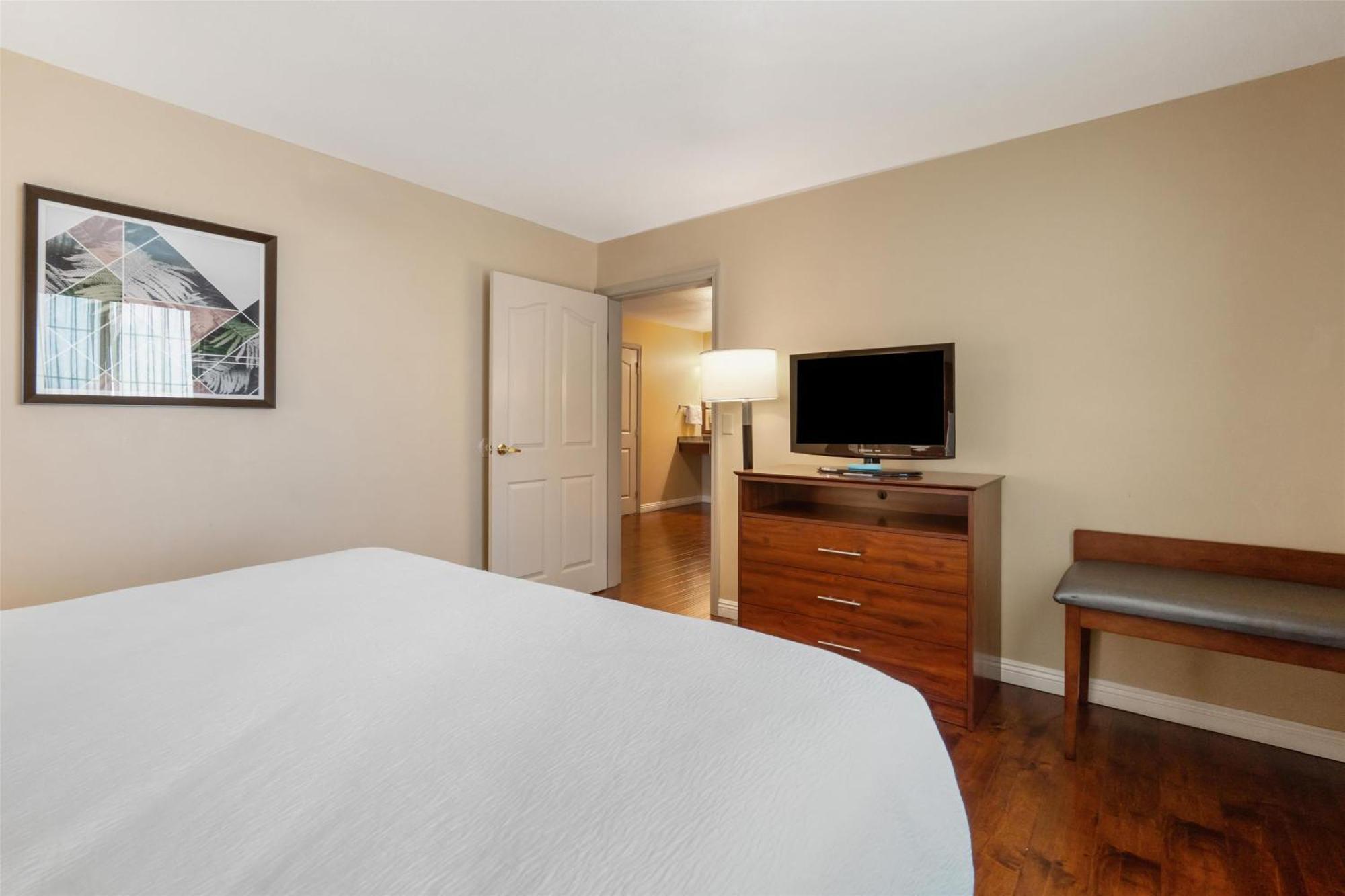 One-Bedroom King Suite