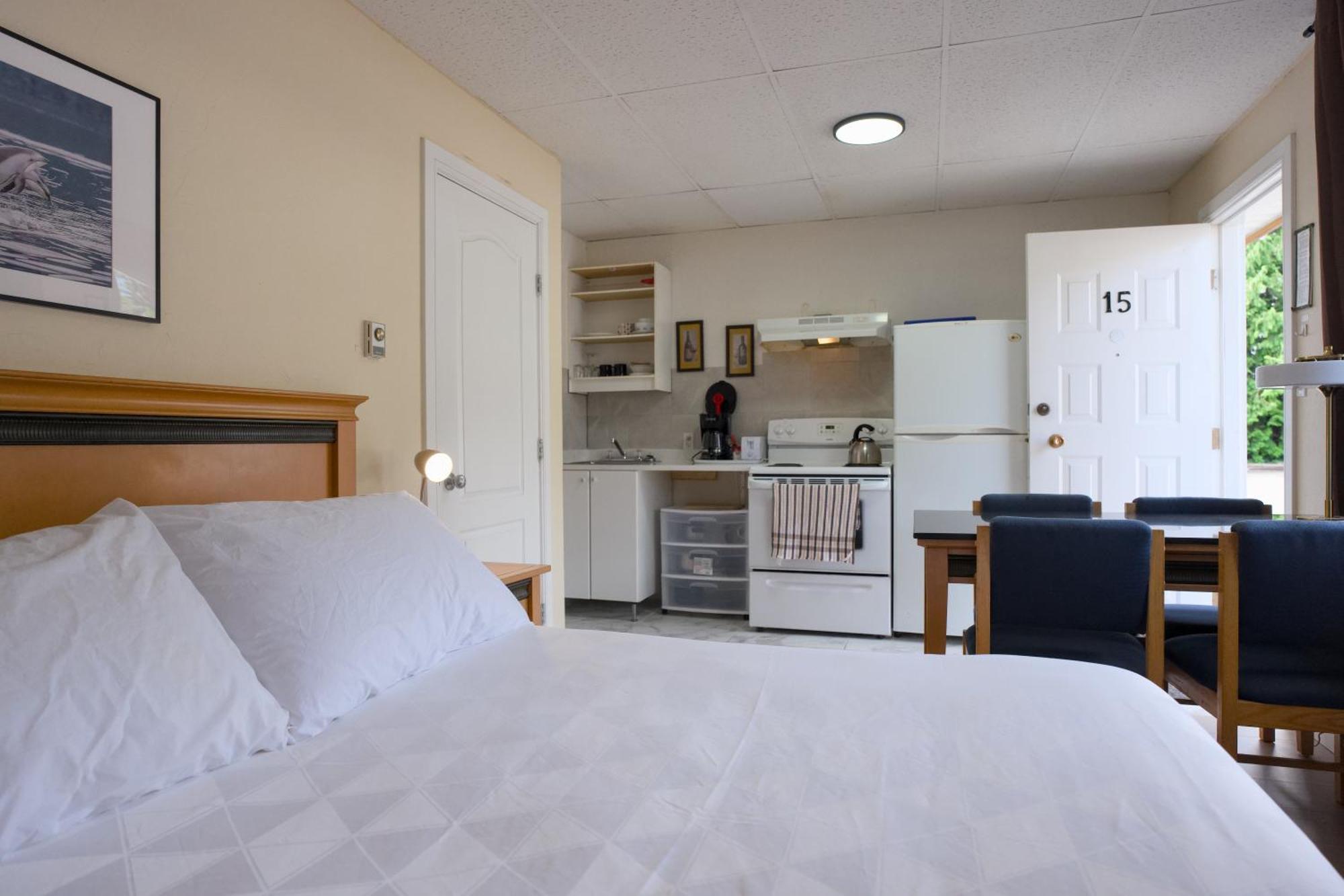 Queen Suite with Kitchen - Ground Floor