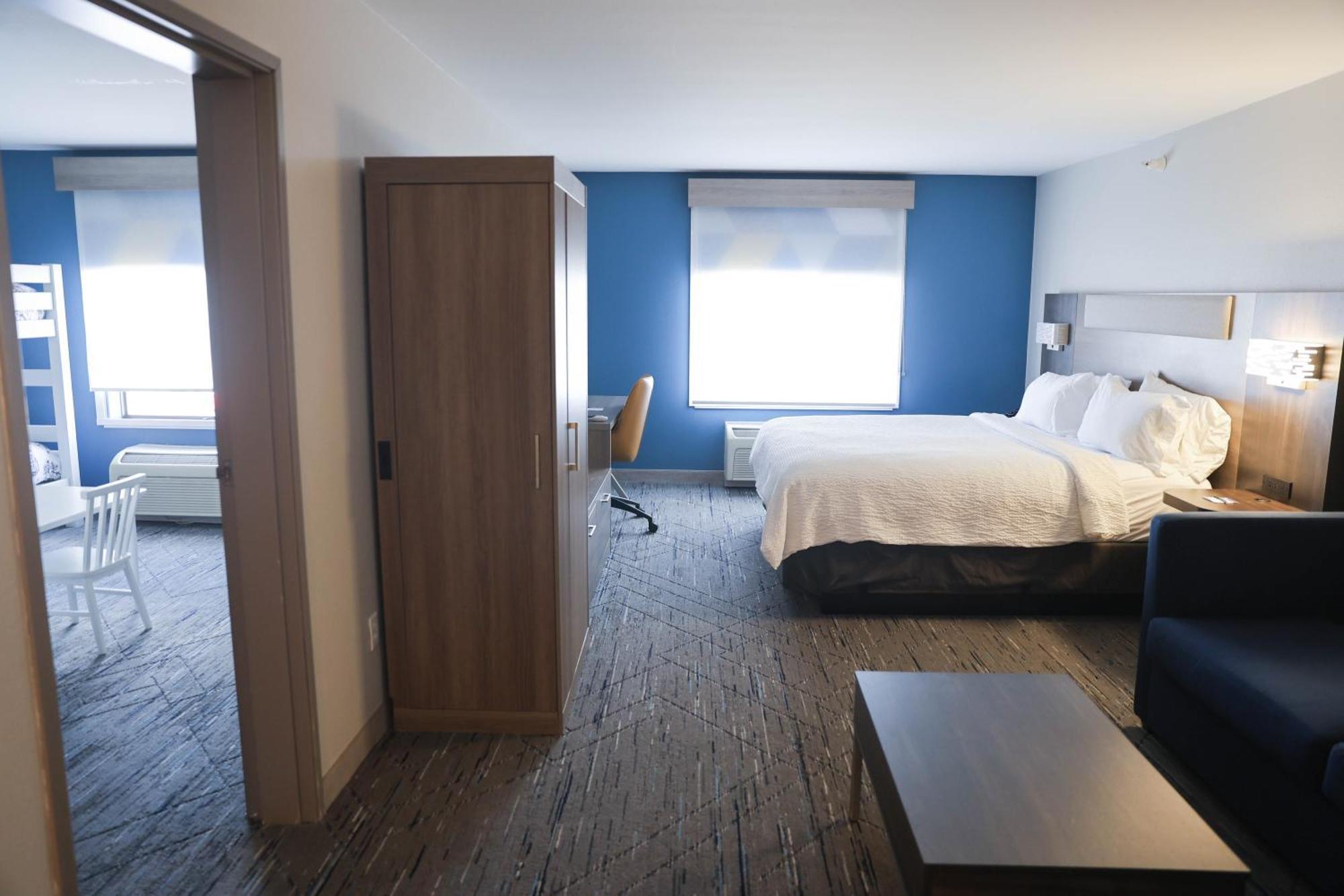 Suite with One King Bed and One Twin Bed - Non-Smoking