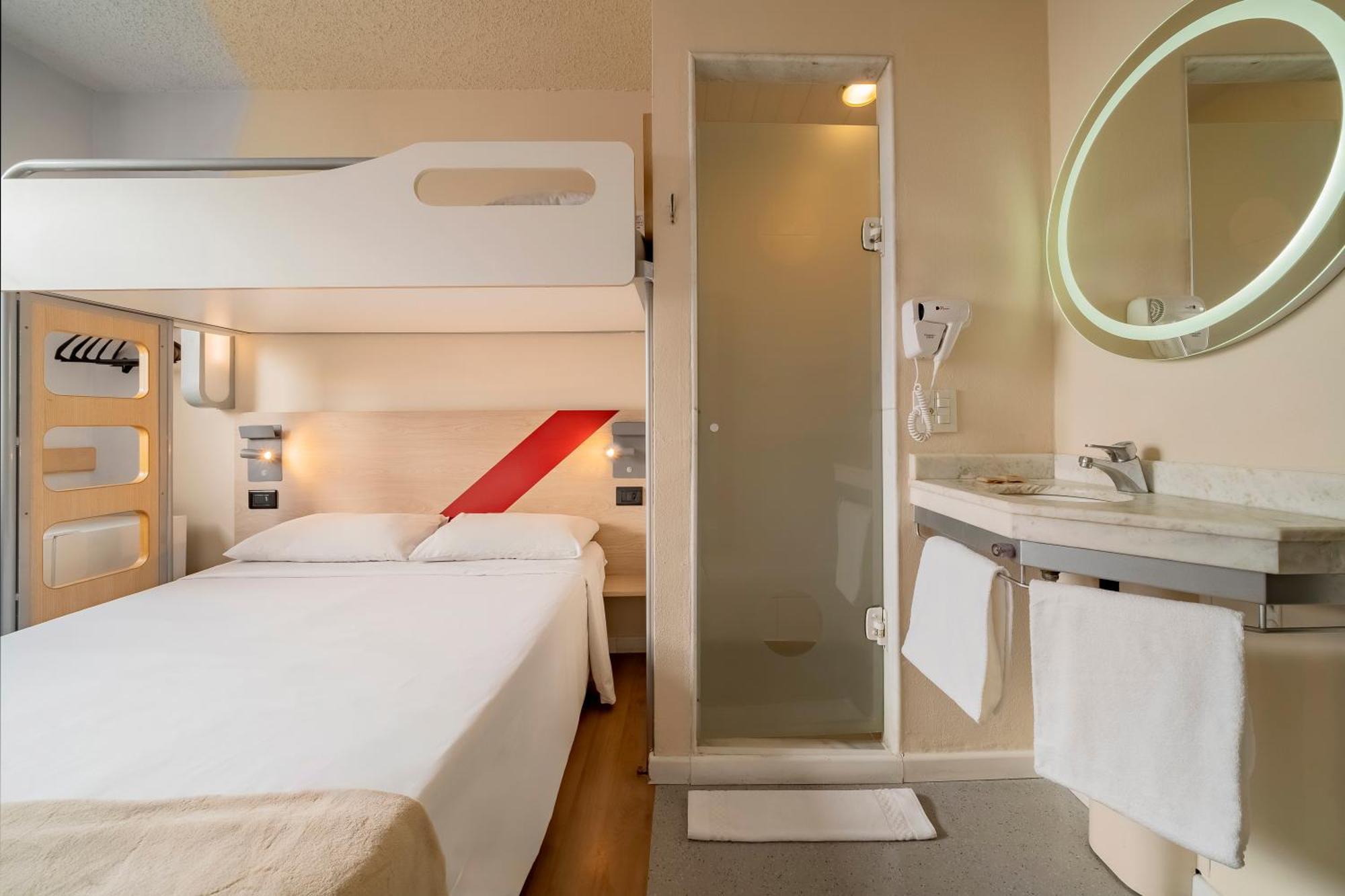 Superior Room with One Double Bed and One Single Bed,1692060067:JPEG