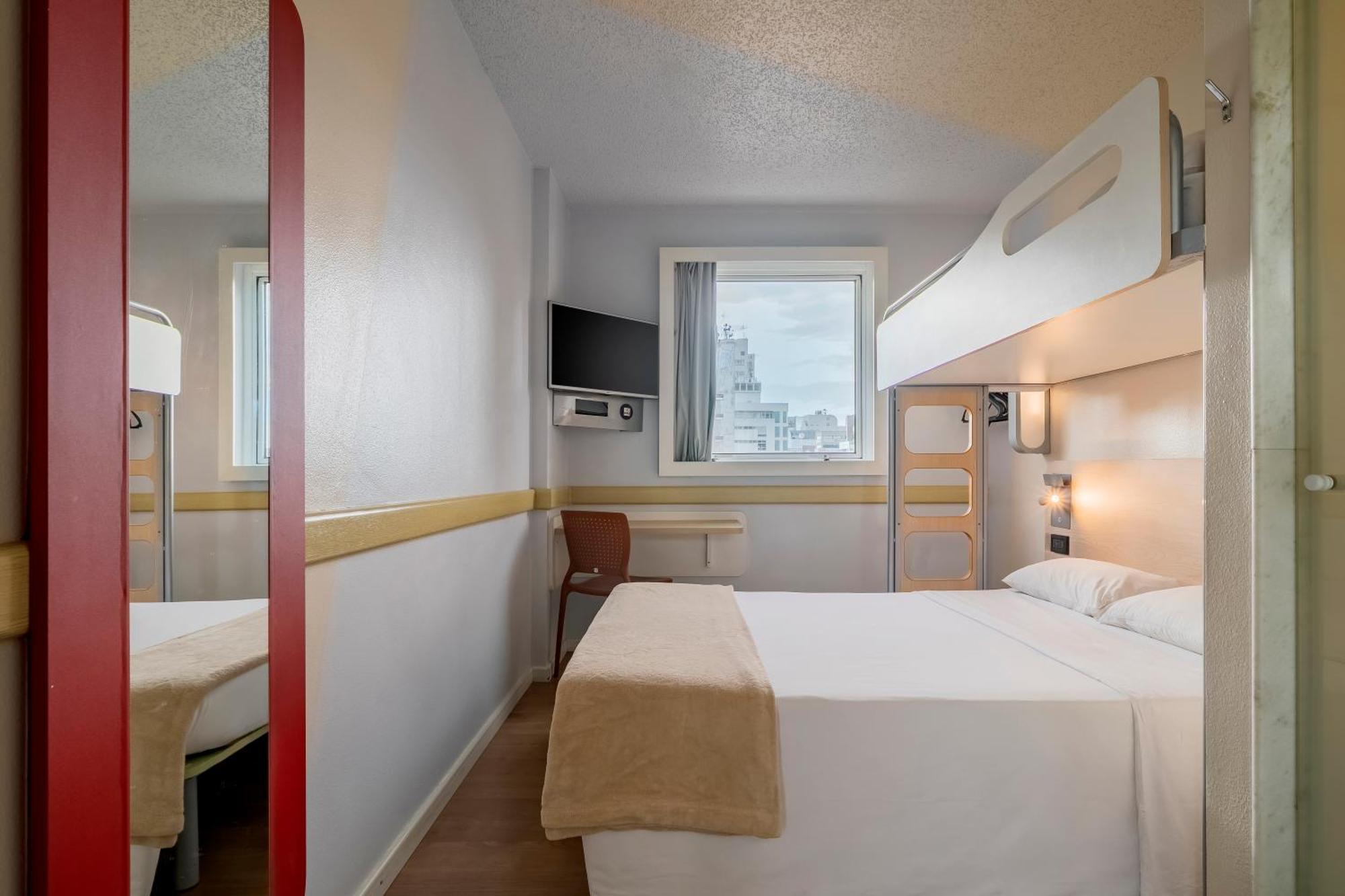 Superior Apartment with One Double and One Single Bed,1692060078:JPEG