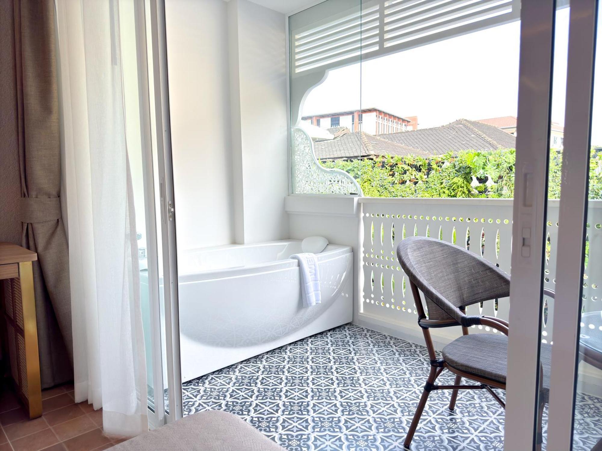 Spa Suite with Private Jacuzzi