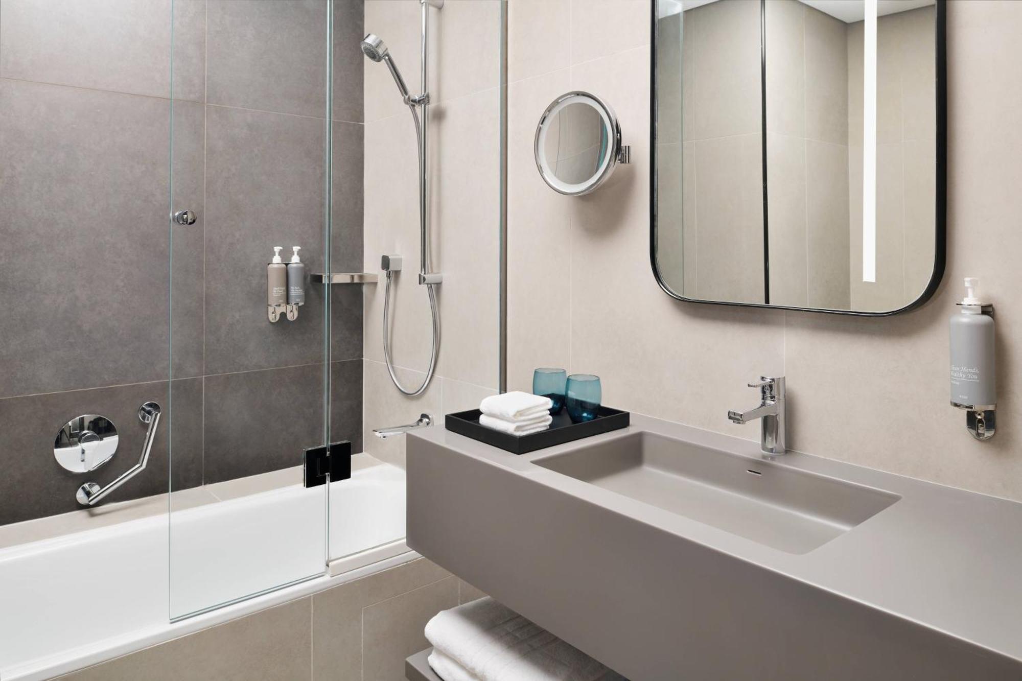 Superior Twin Room City View & Ladies Spa indulge more less
