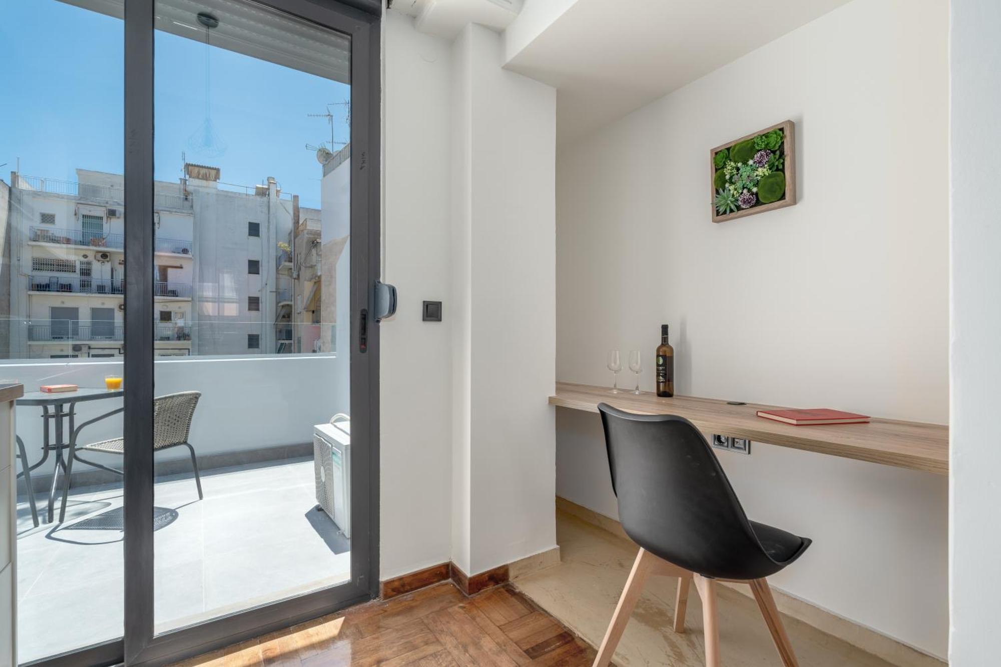 Estudio con balcón