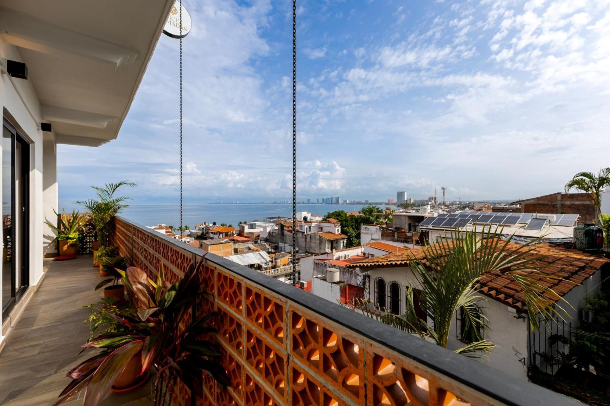 Deluxe Suite with Sea View