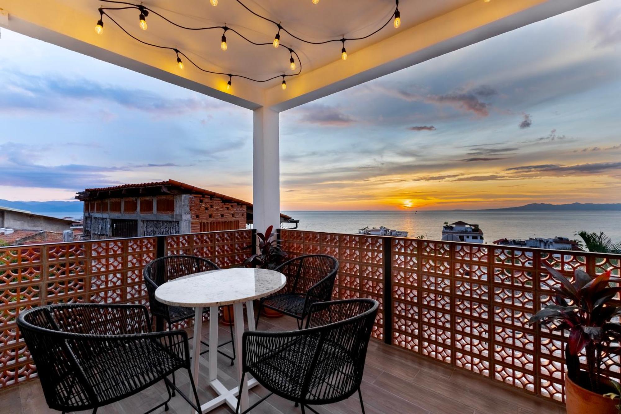 Deluxe Suite with Sea View