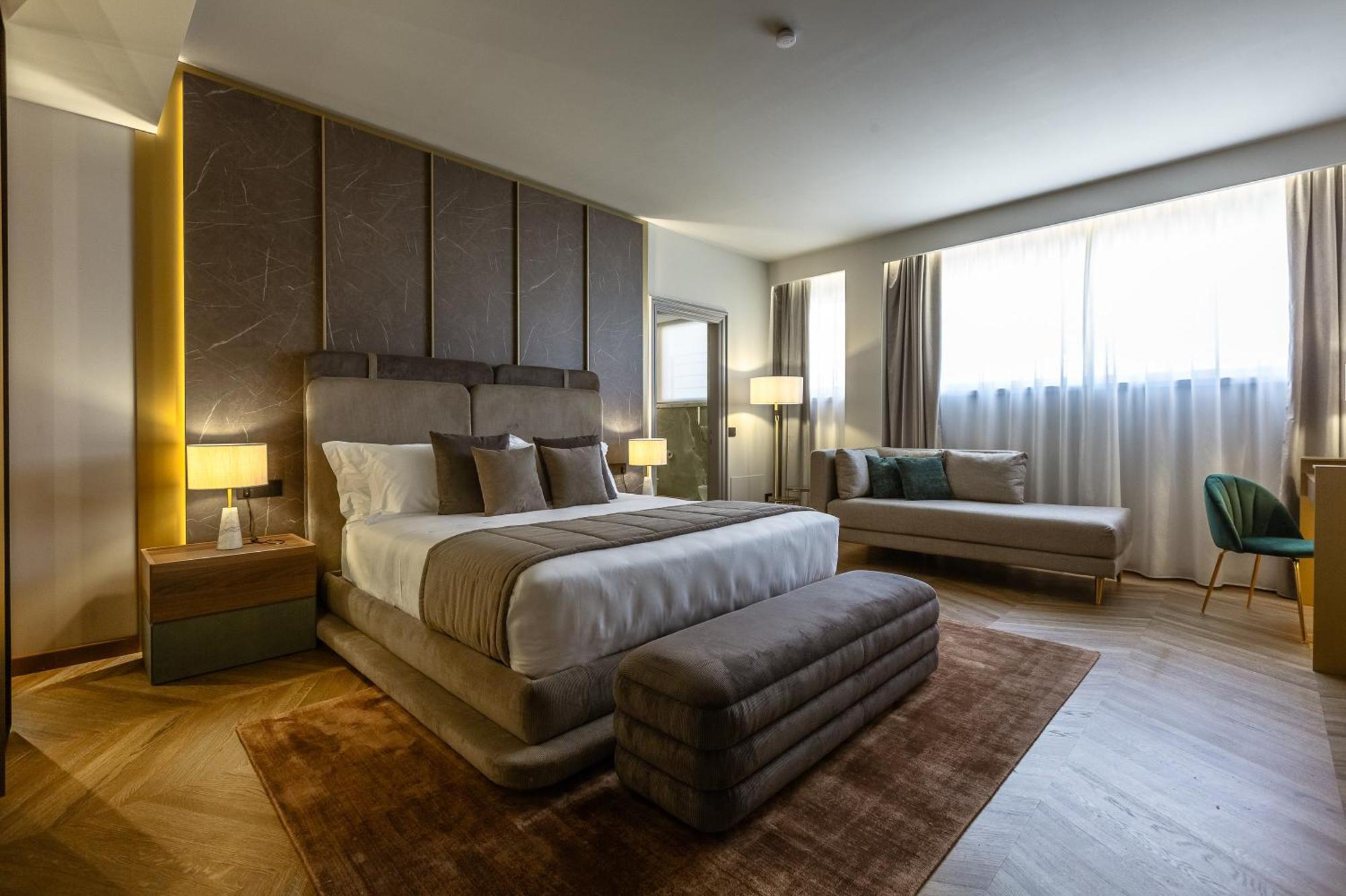 Deluxe Suite