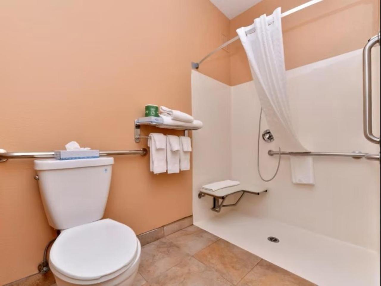 Suite con cama grande y ducha a ras de suelo - Adaptada para personas de movilidad reducida