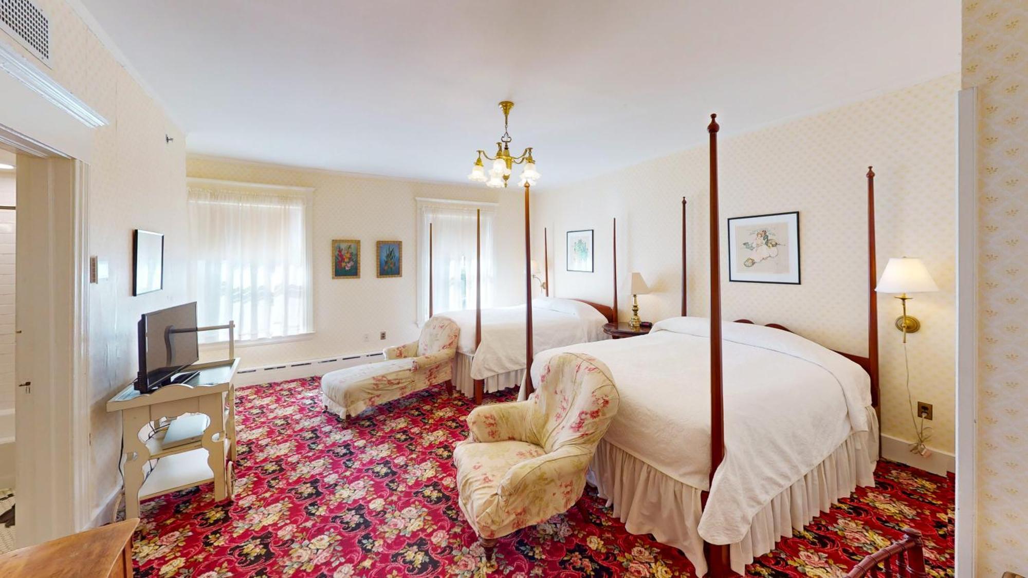 Queen Queen Room