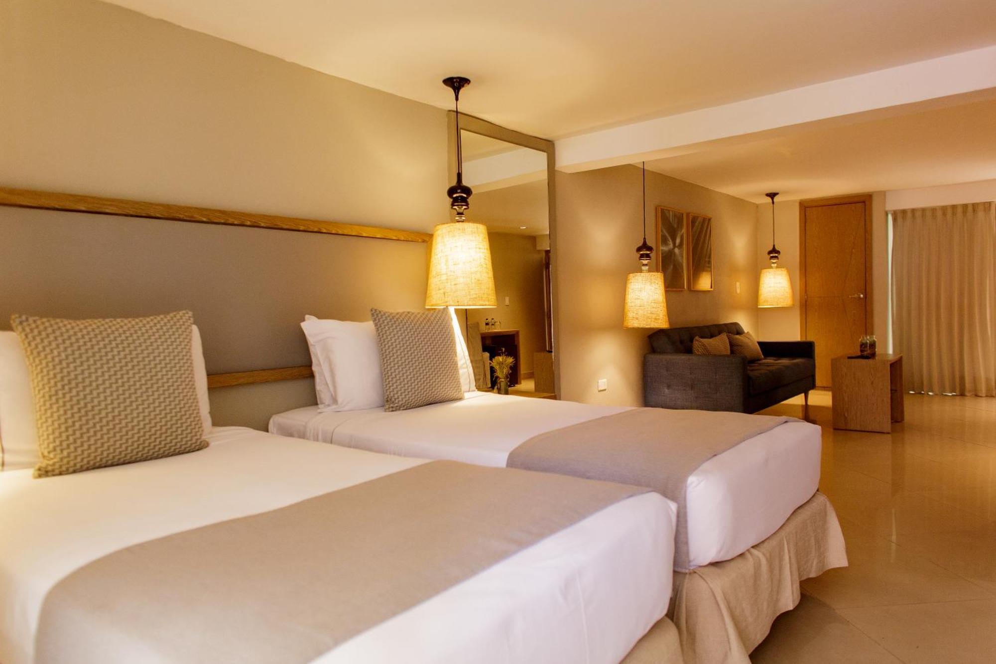 Junior Suite,1693282819:JPEG