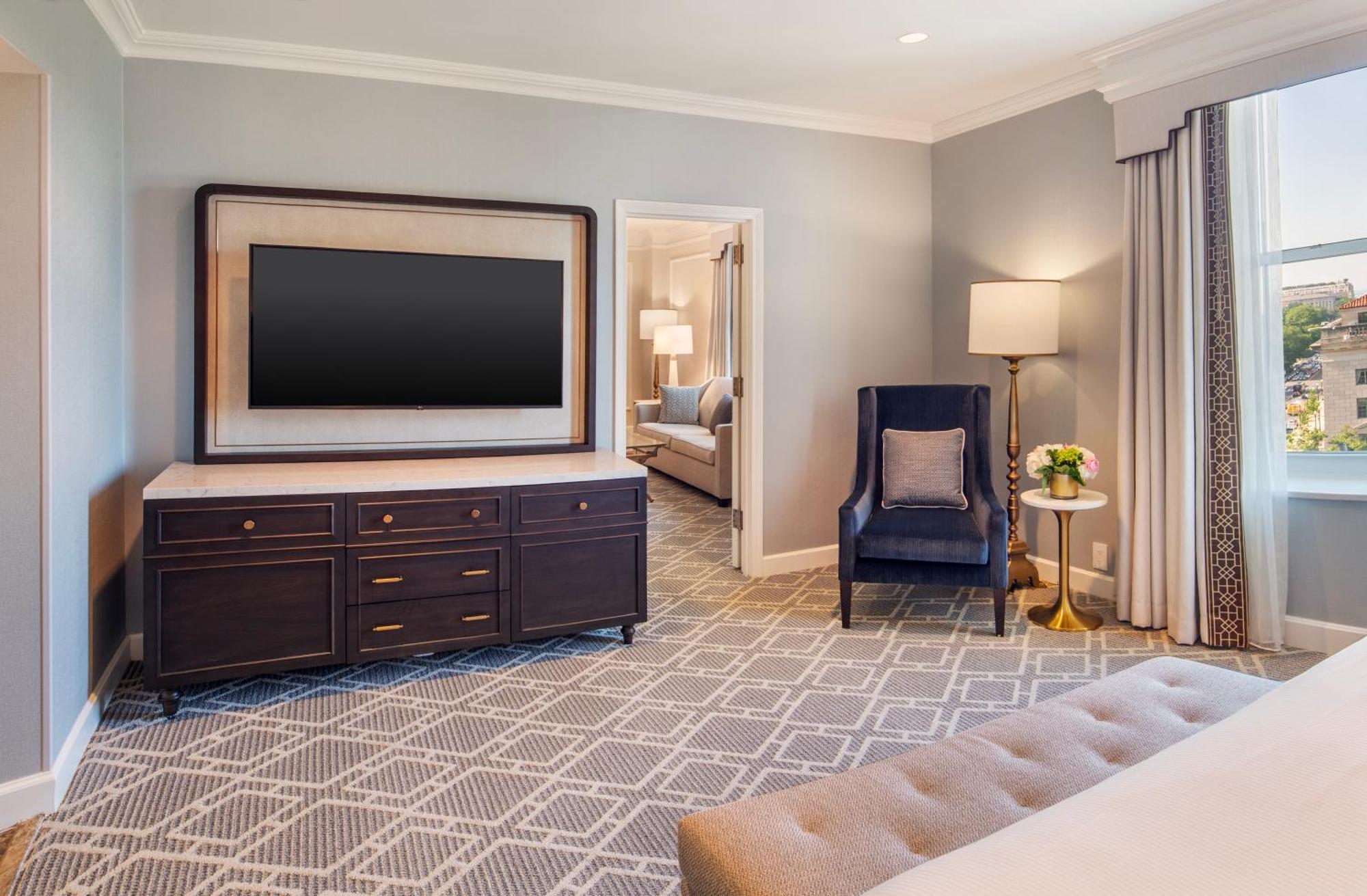 One-Bedroom King Suite Willard View