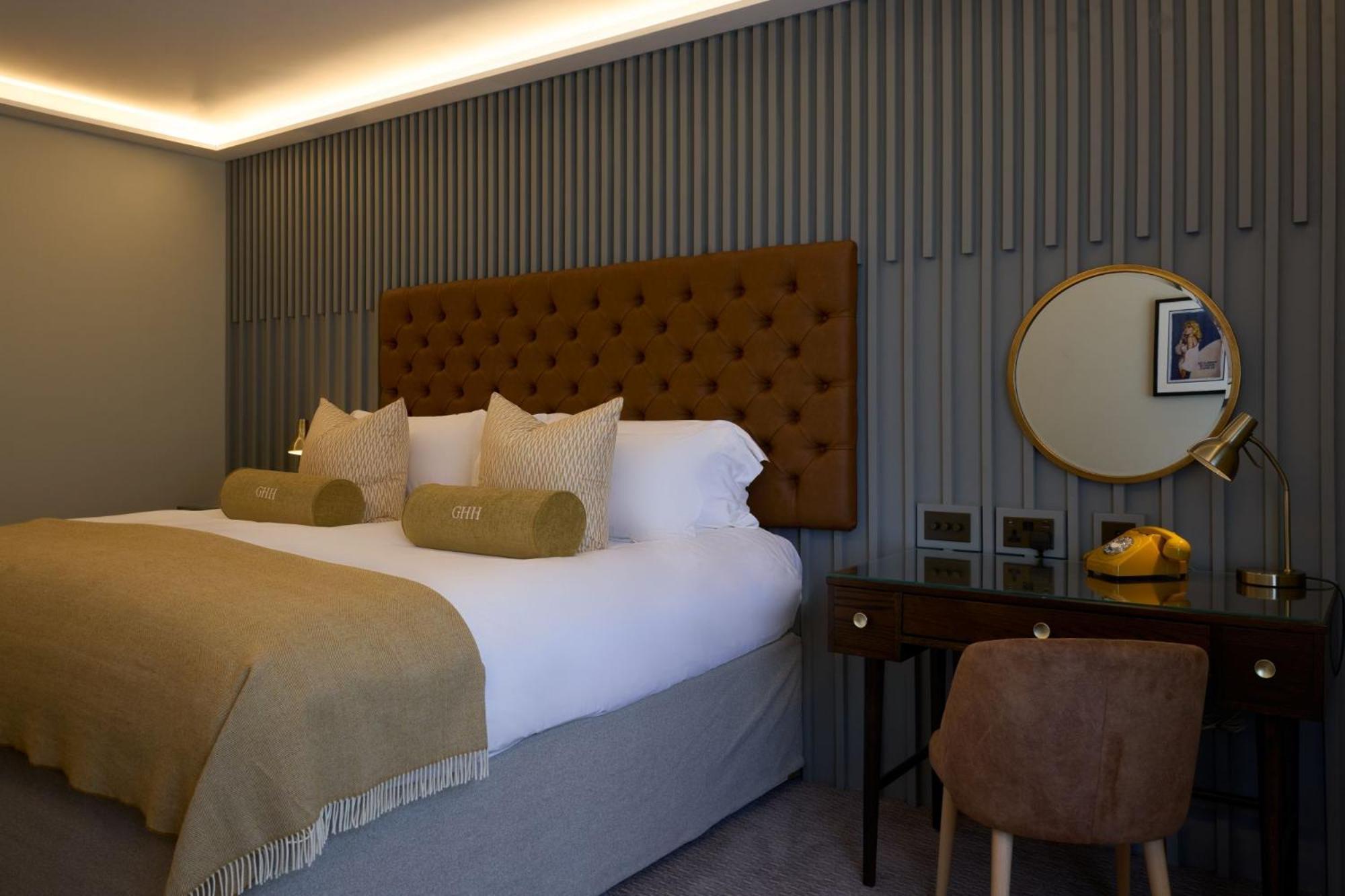 Double Room,1739412243:JPEG