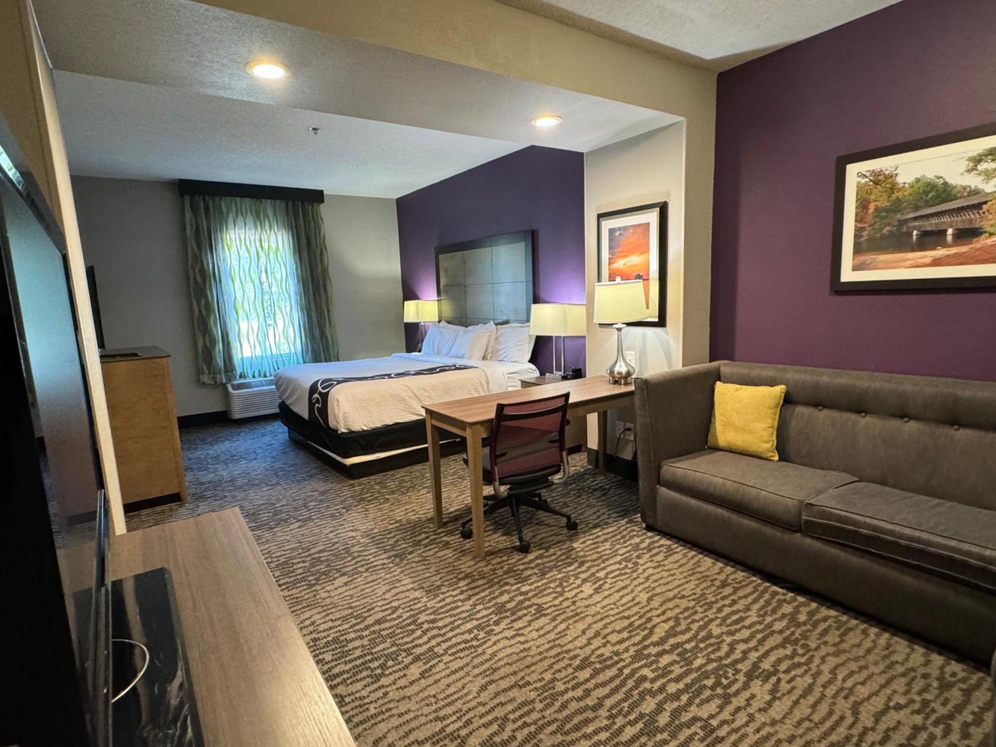 Queen Room Two Queen Beds Bath Tub Mobility Accessible or Non-Smoking