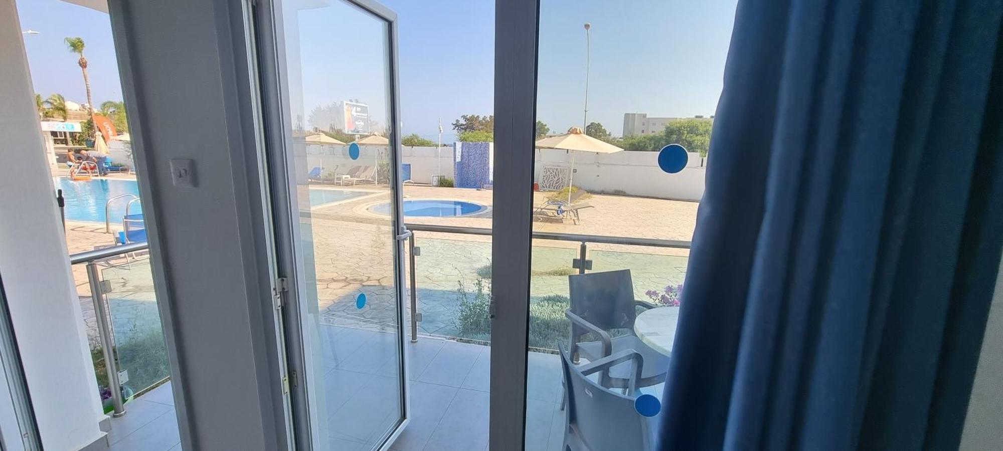 Deluxe One-Bedroom Apartment Pool View