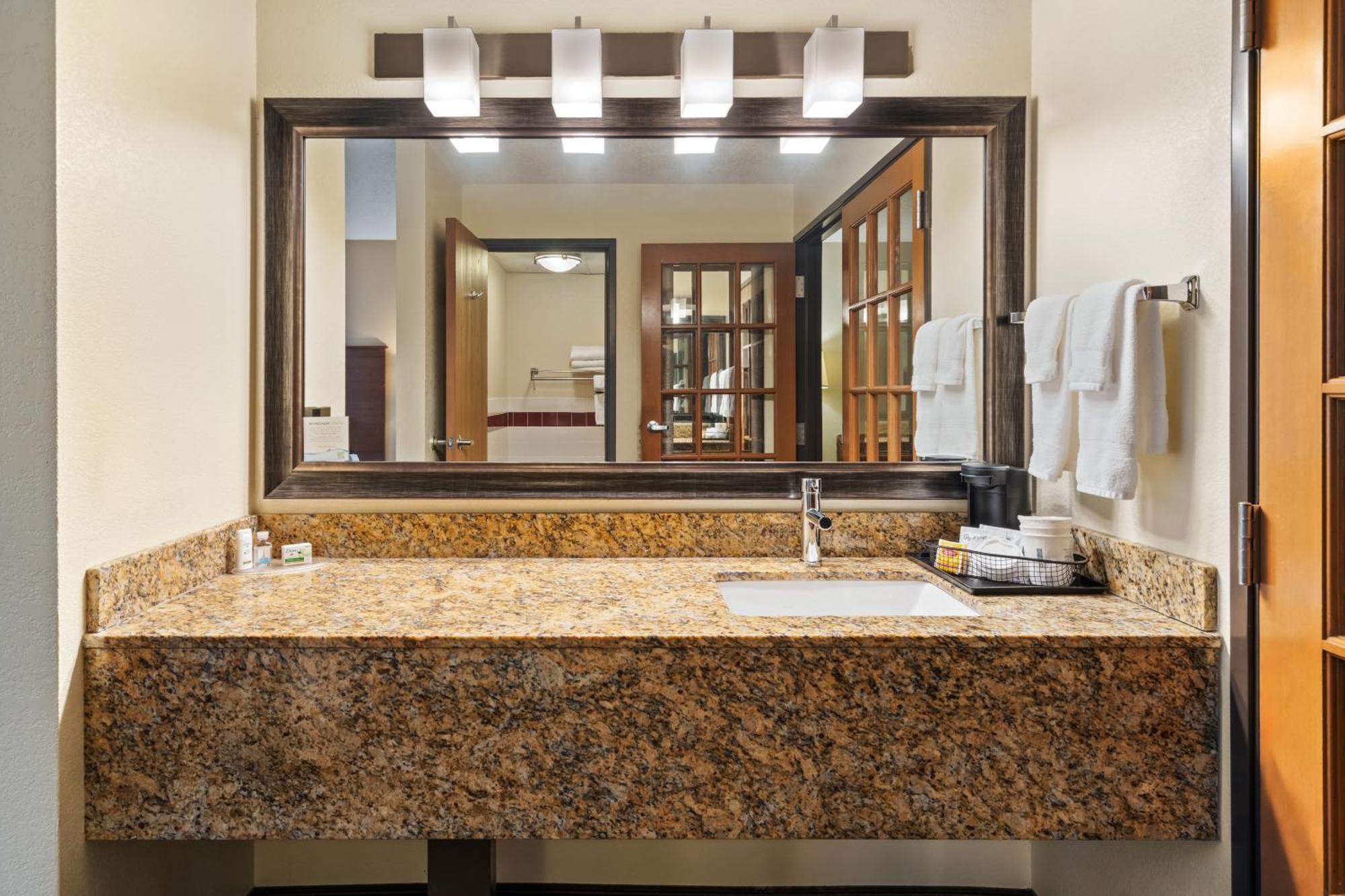 One-Bedroom King Suite Non-Smoking