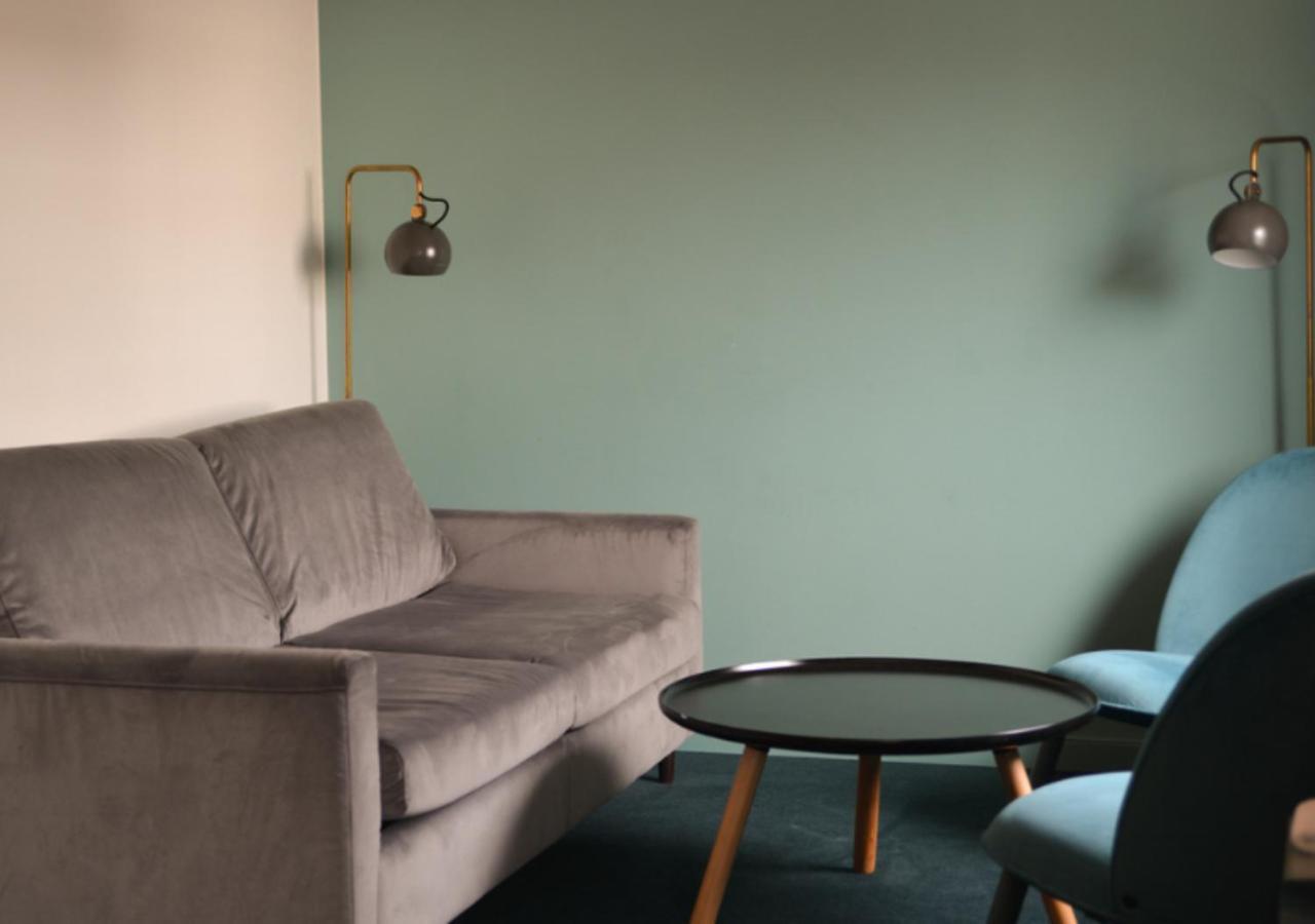 Family Room,1693321240:JPEG