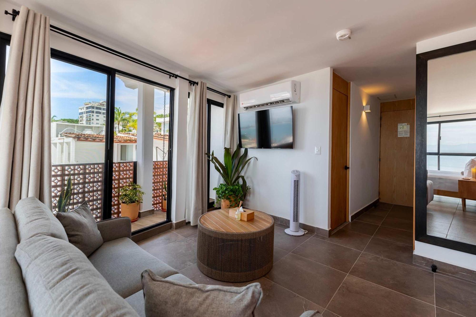 Deluxe Suite with Sea View
