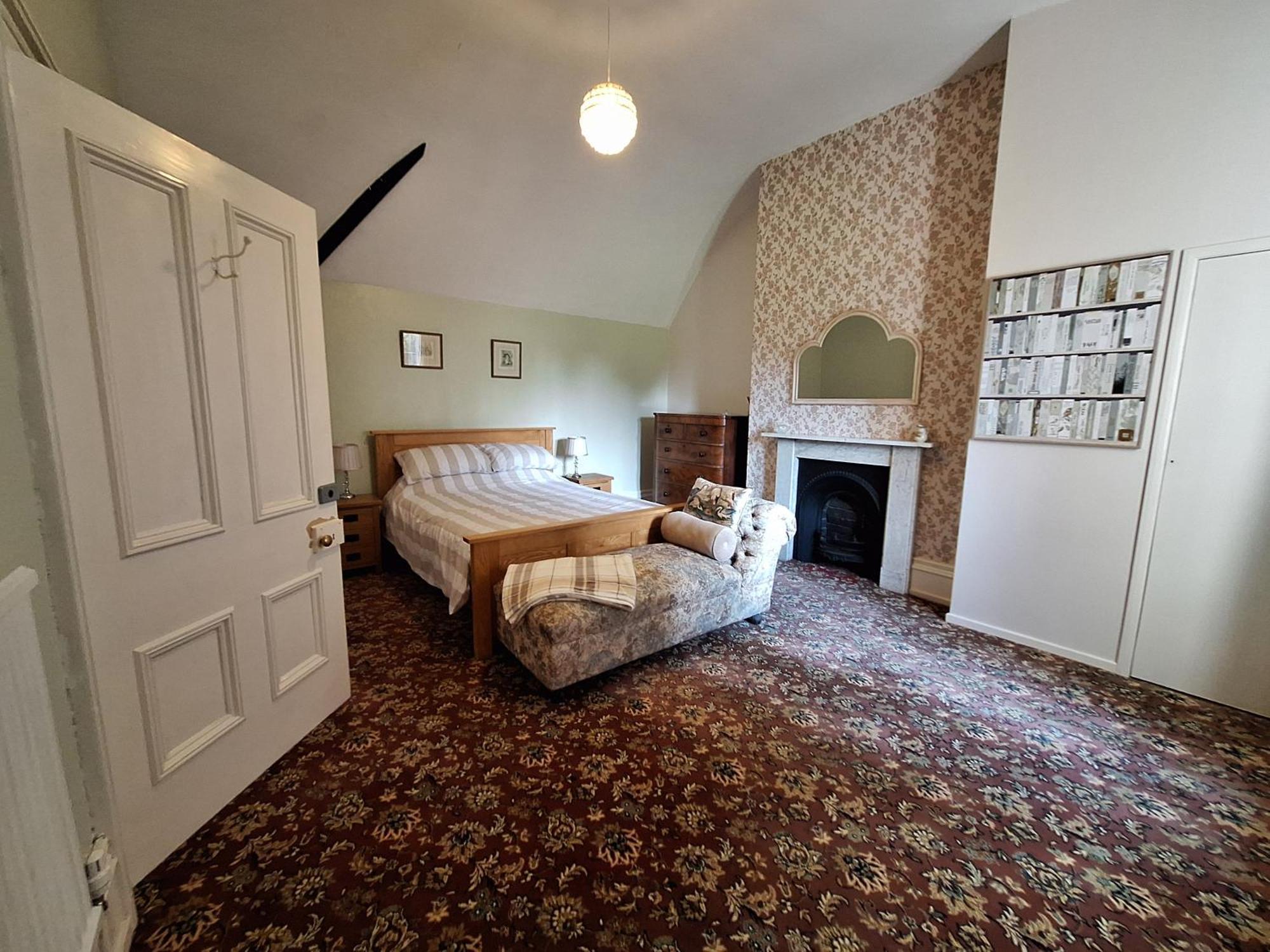 Deluxe King Suite