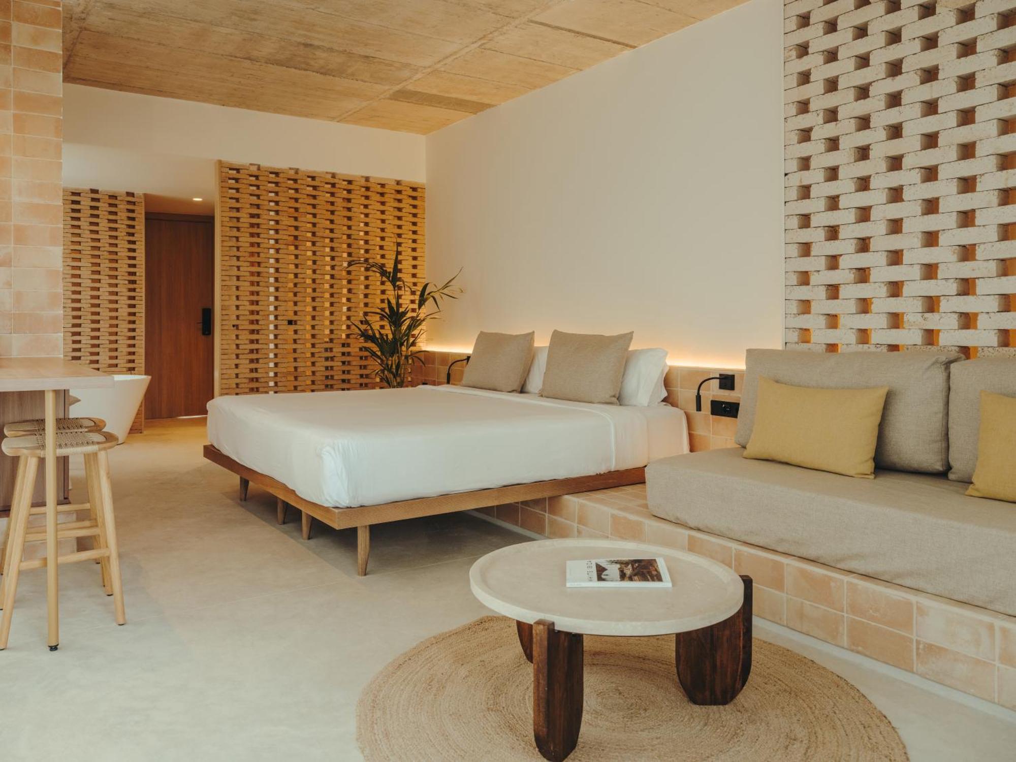 Poolside Paradise Room,1694490688:JPEG