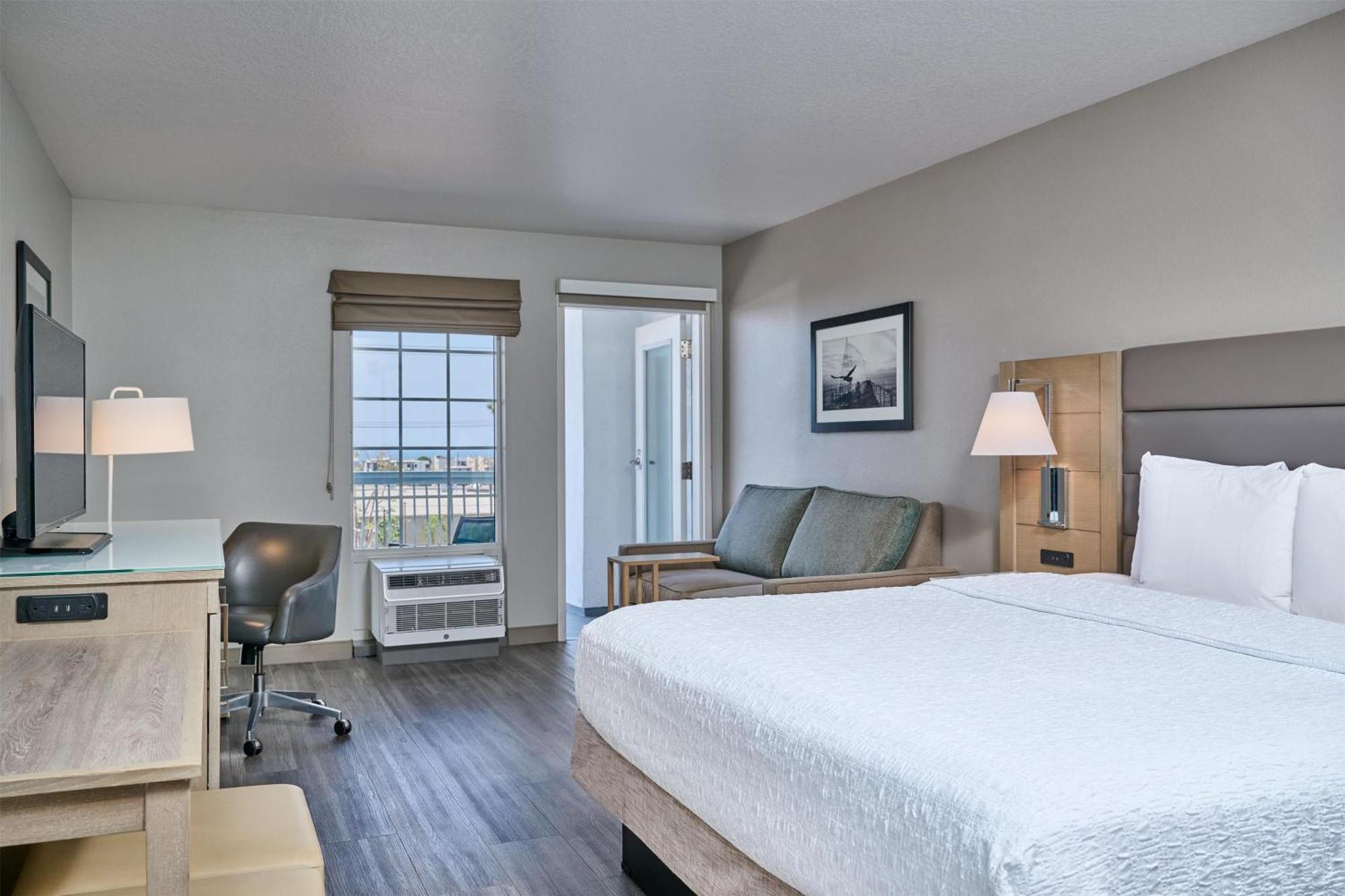 King Room with Sofa Bed - Non-Smoking