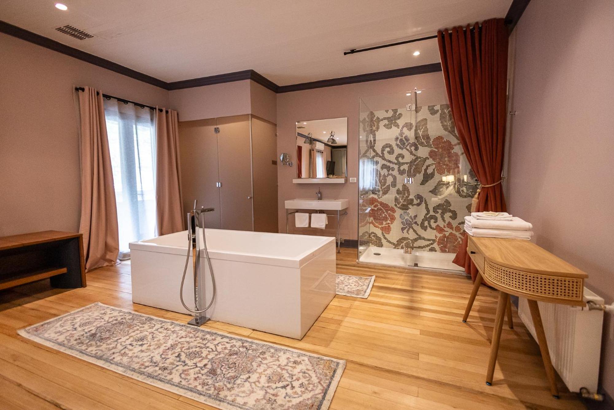 Presidential Suite,1766133070:JPEG