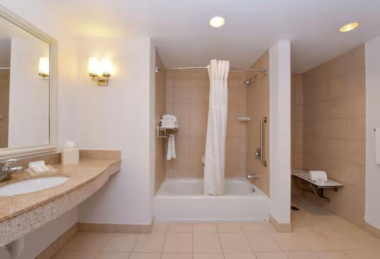 King Room Roll Shower Mobility Access