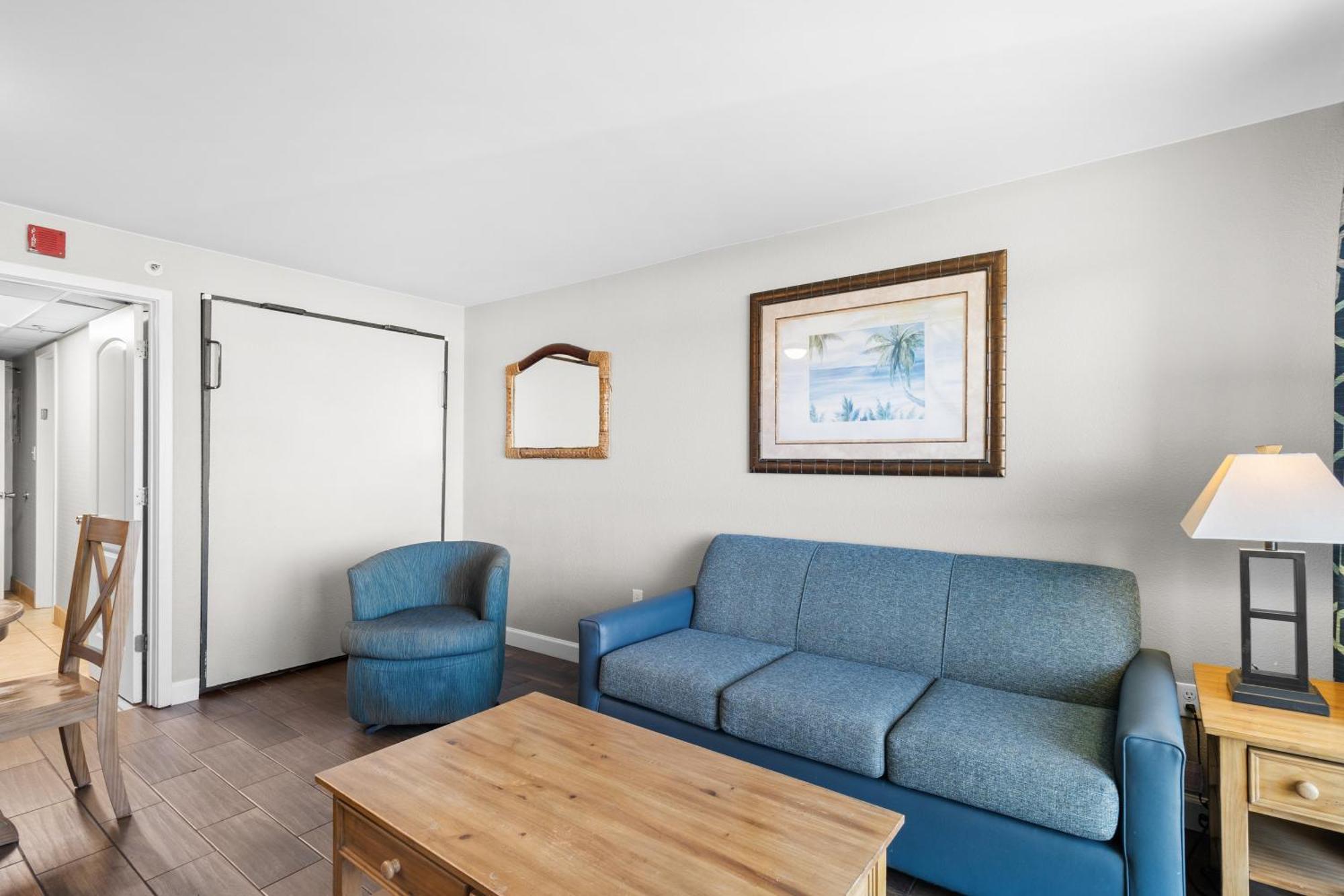 Oceanfront Queen Suite