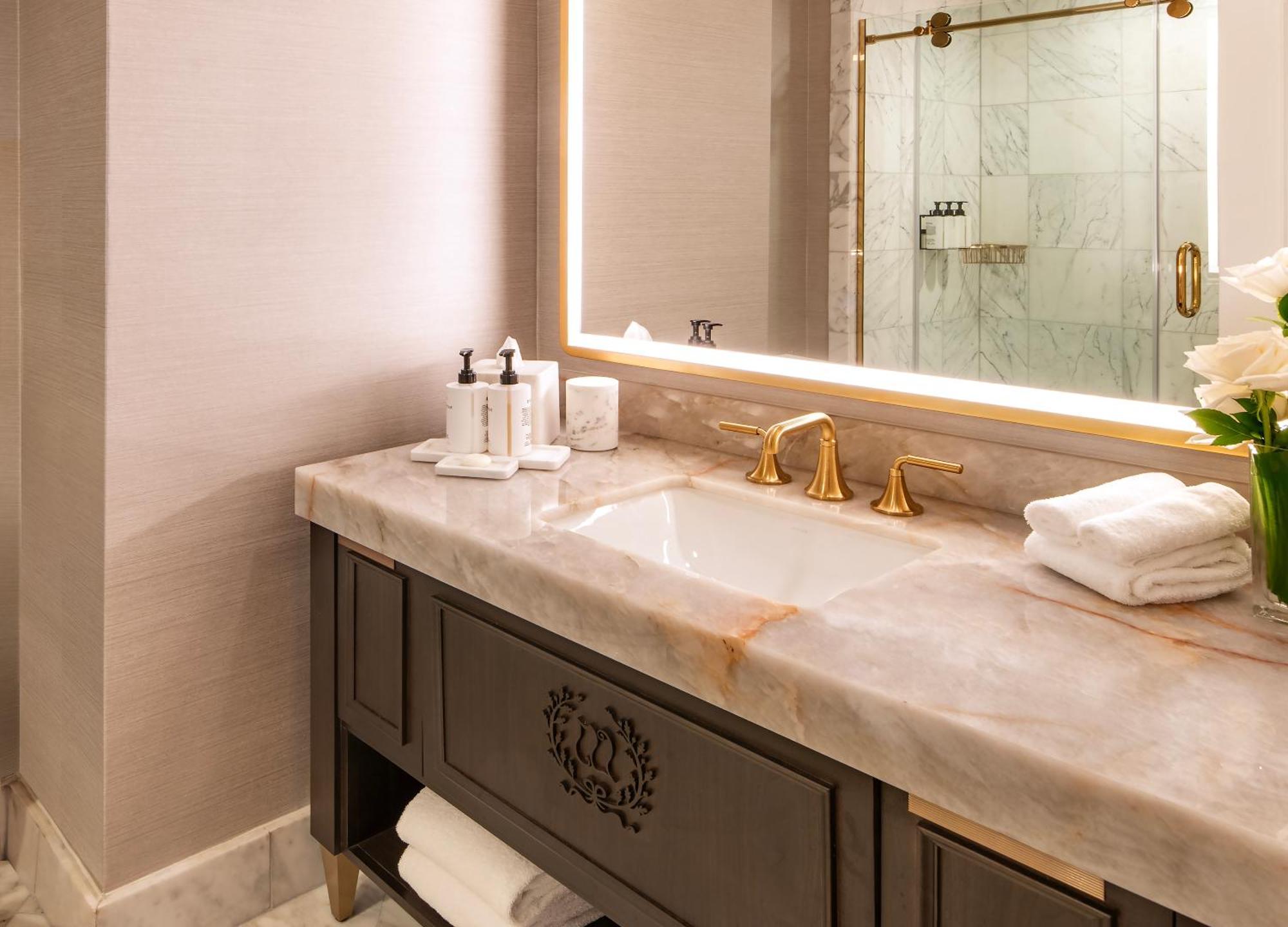 One-Bedroom King Suite Willard View
