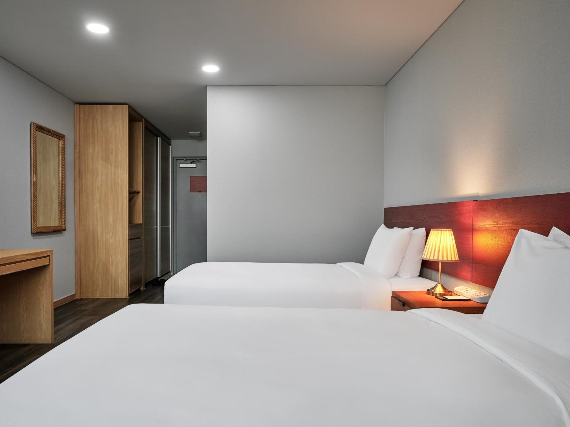 [ECO PKG] Superior Twin Housekeeping One time per Two times per Week over
