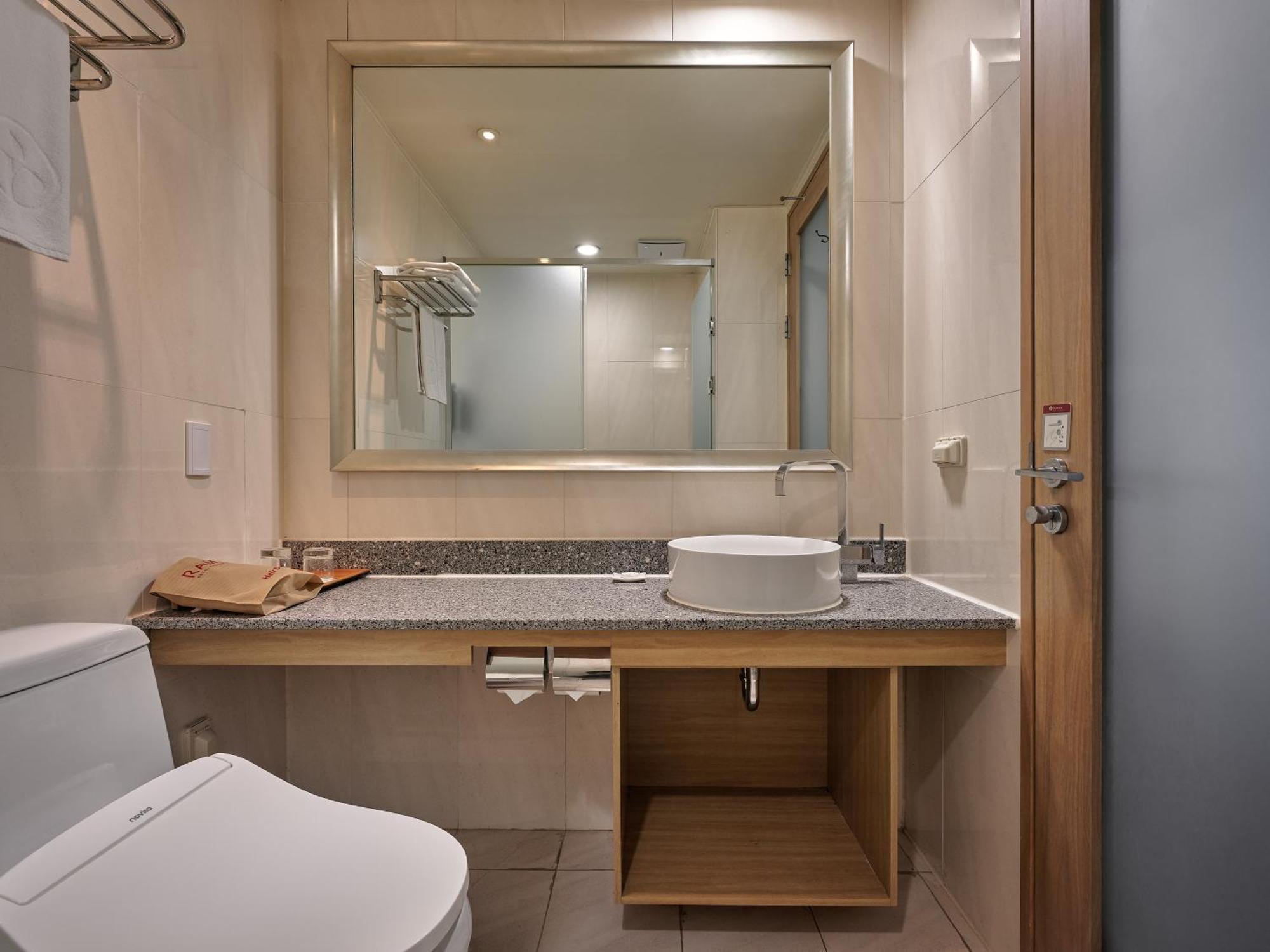 Premier Twin Room – Includes One Small Dog Under 10kg