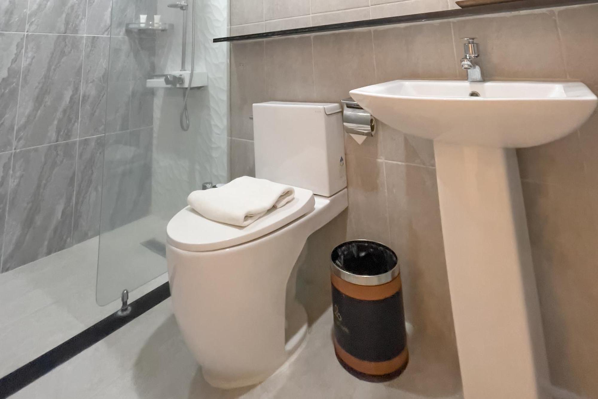 Executive Suite,1694633823:JPEG