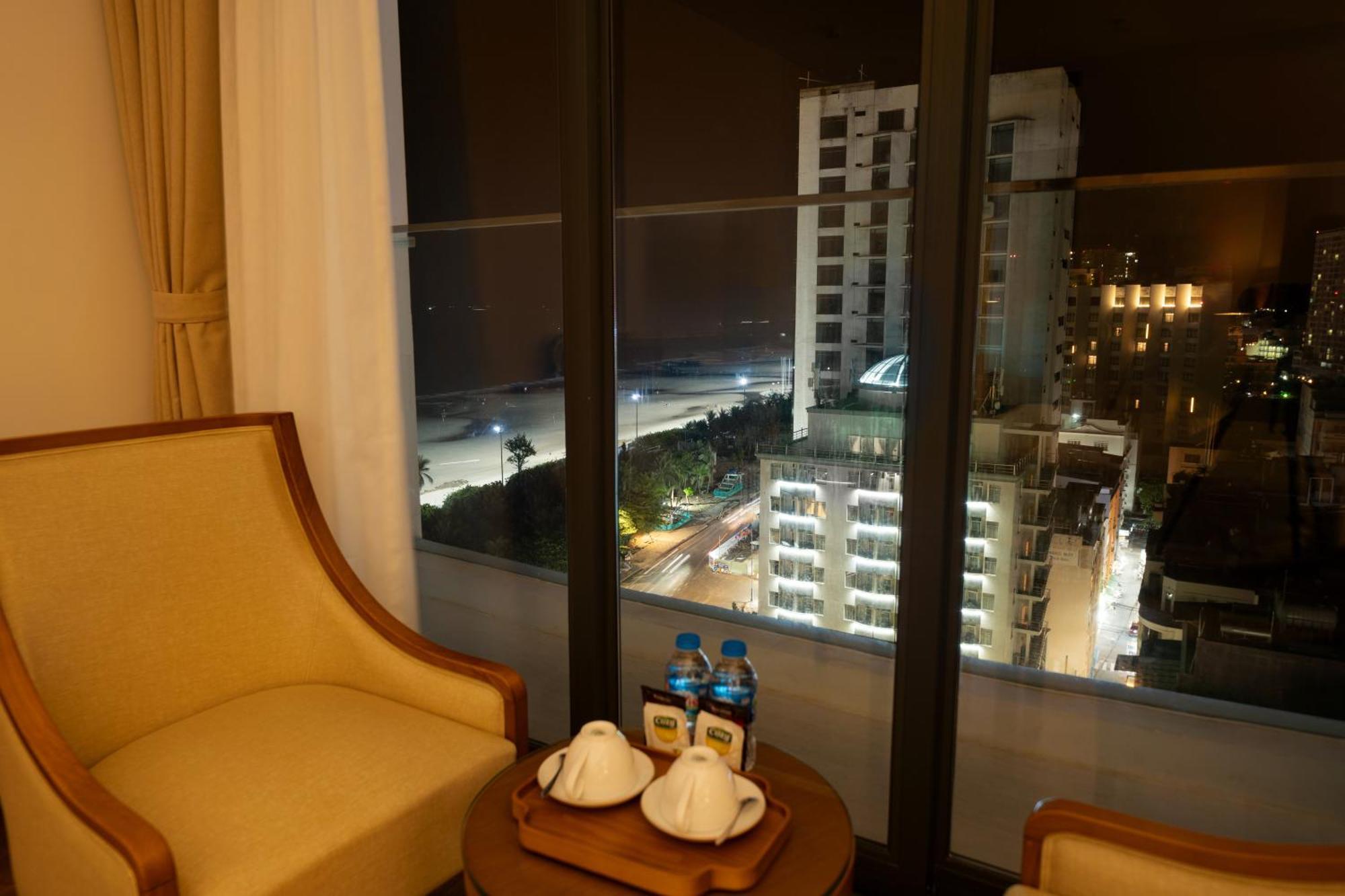 Twin Room with Balcony and Partial Sea View
