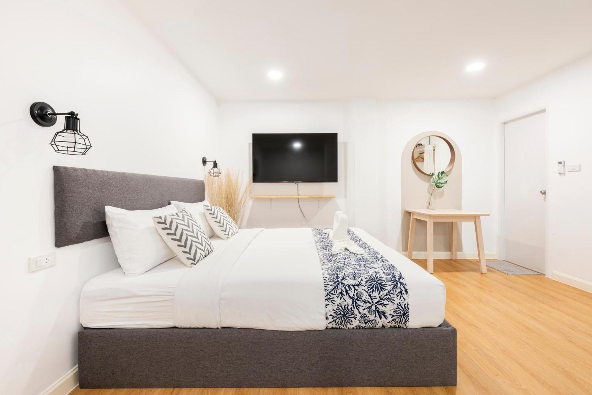 Two-Bedroom Deluxe Apartment with Balcony