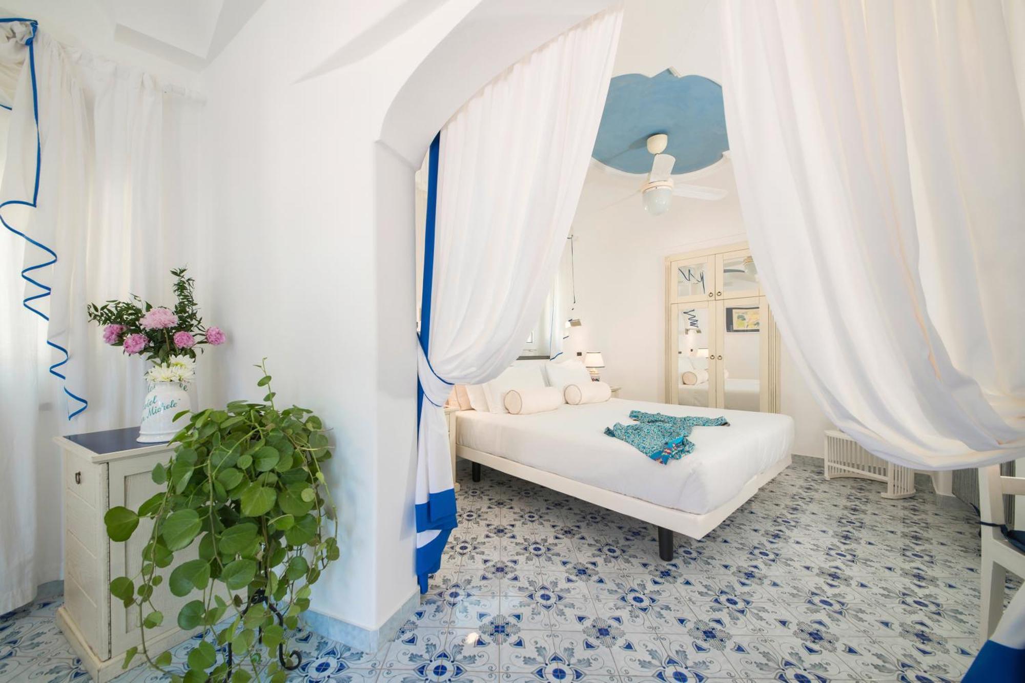 Junior King Suite with Terrace and Sea View - Non-Smoking