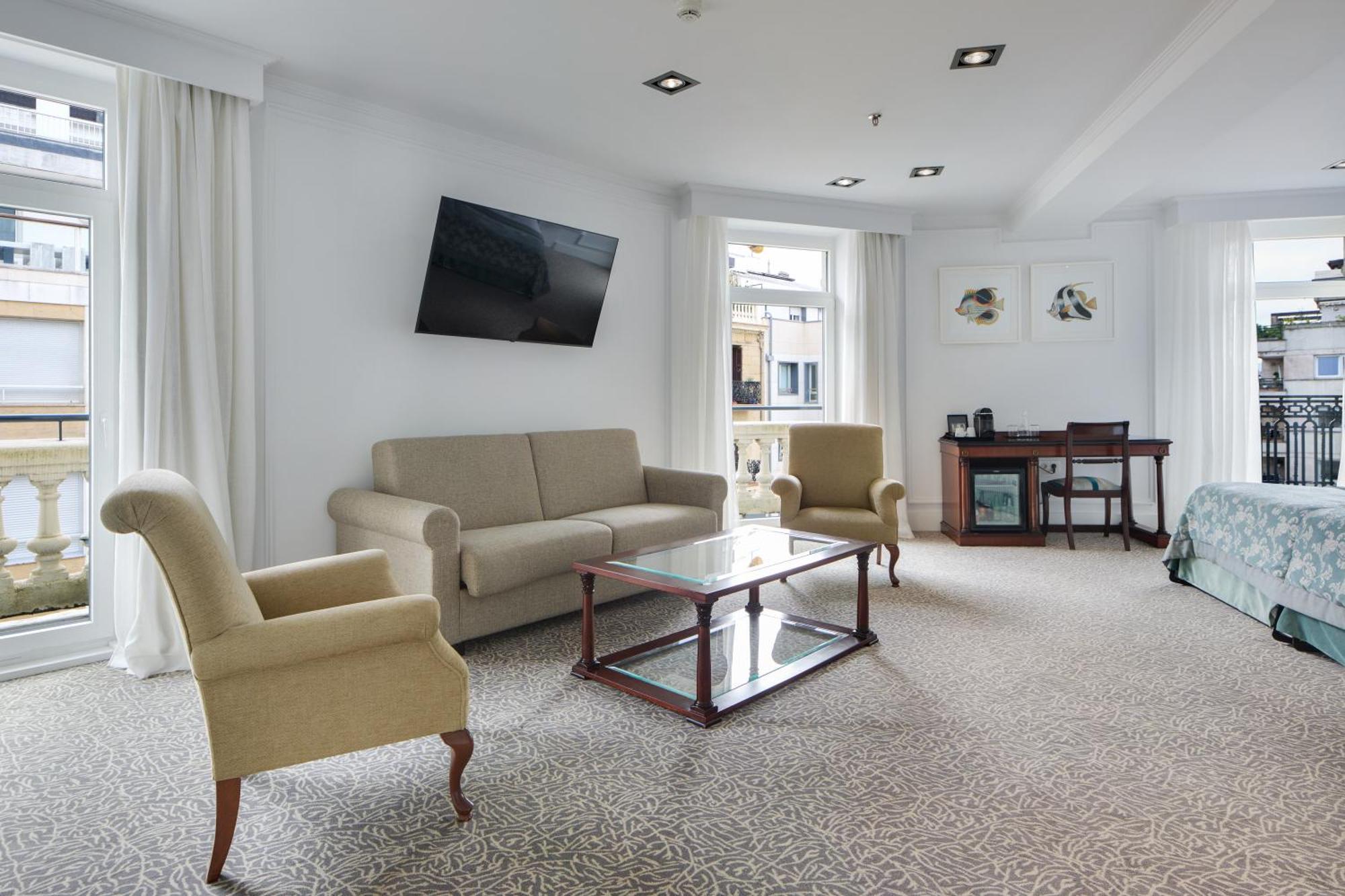 Grand City Room