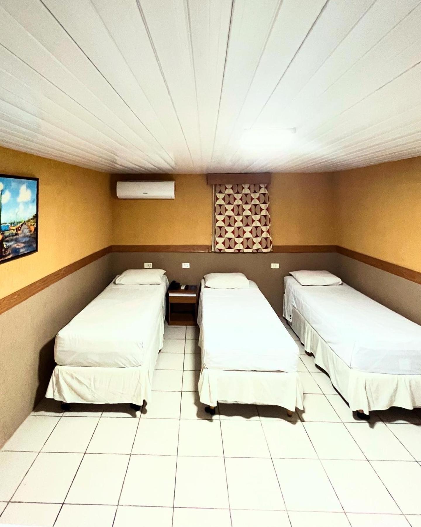 Quarto Triplo Deluxe (3 Camas de Solteiro)