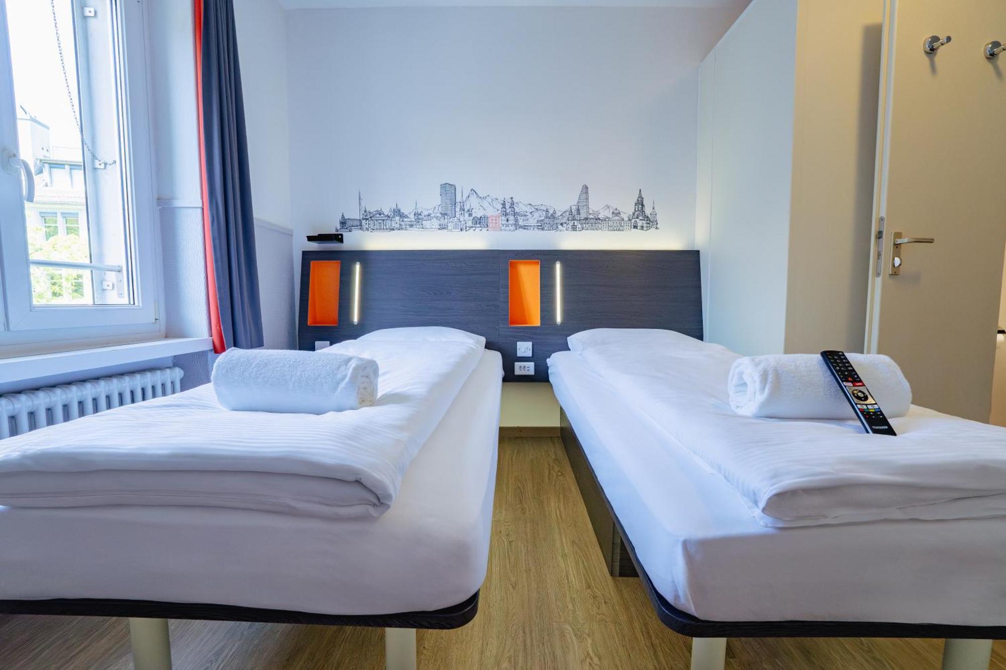 Twin Room,1766318864:JPEG