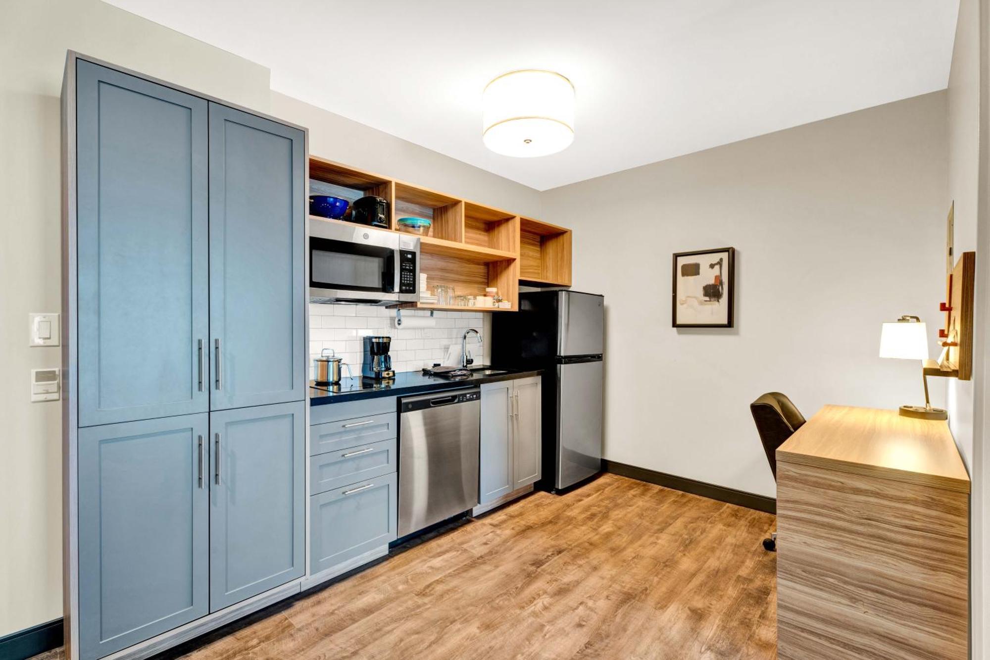 Queen Studio Suite with Two Queen Beds - Non-Smoking
