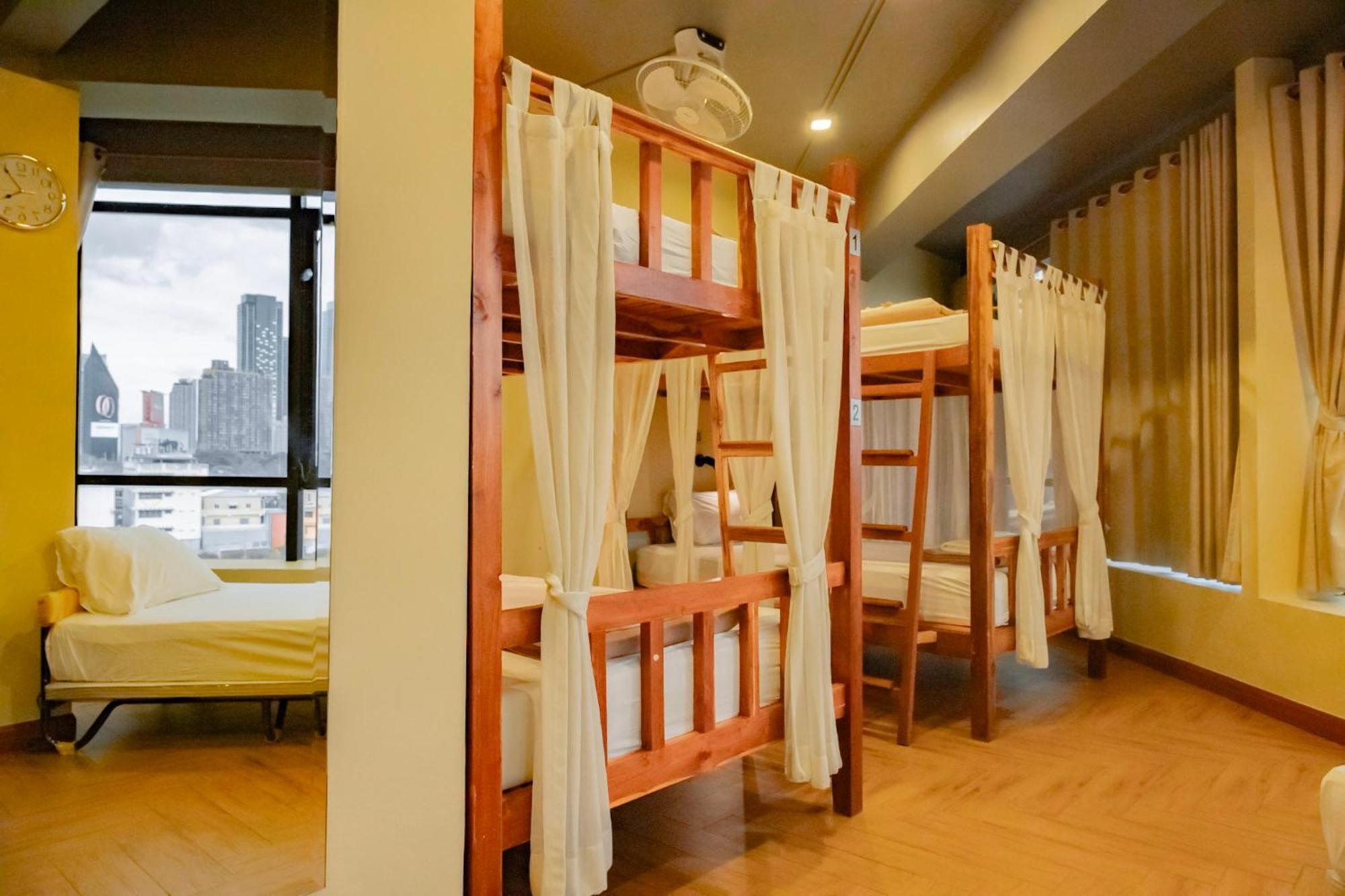 Quintuple Room