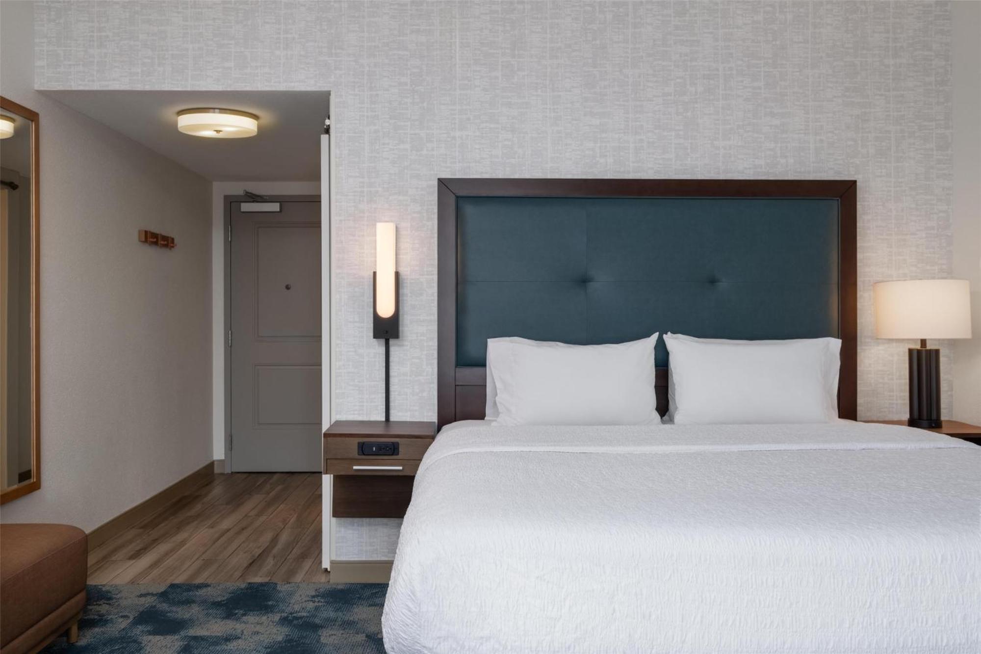 King Room with Roll-In Shower - Hearing Accessible