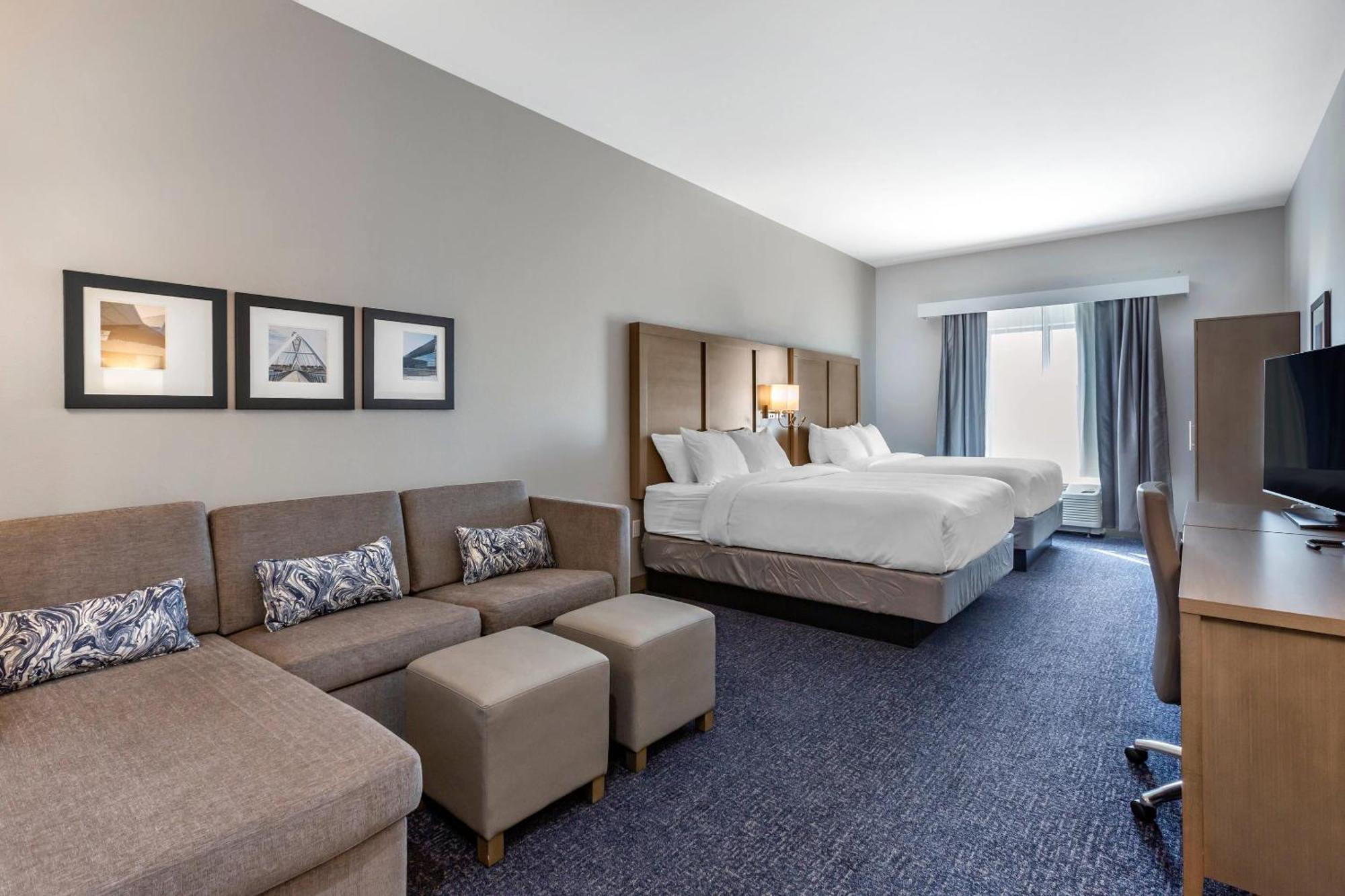 2 Queen Beds, 1 Room Suite, Hearing Accessible, Sofabed