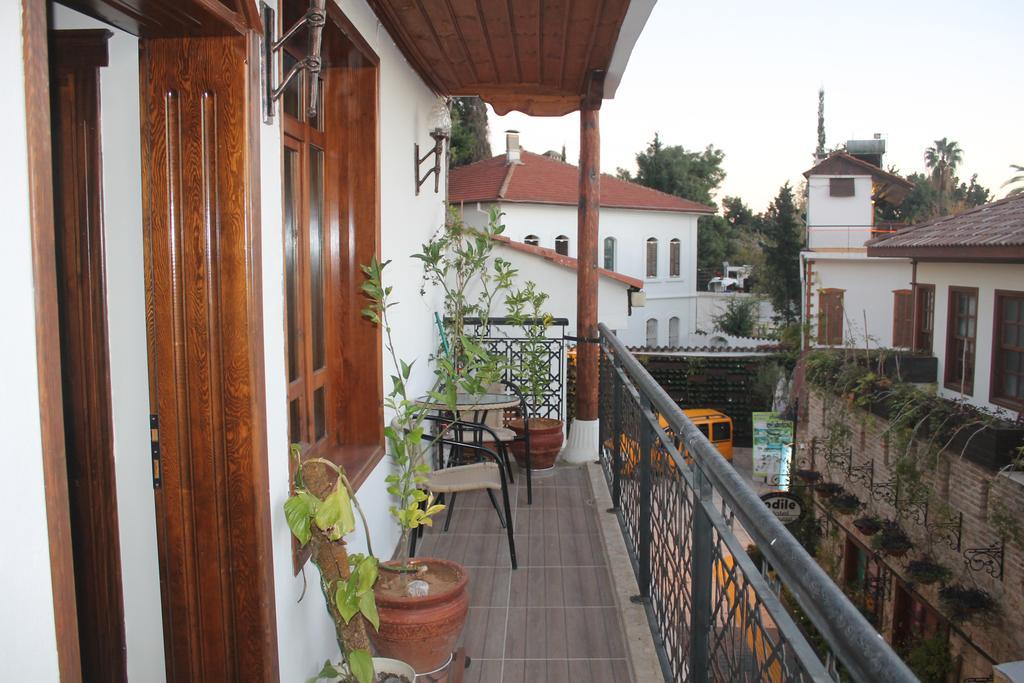 Double Room with Partial Sea View