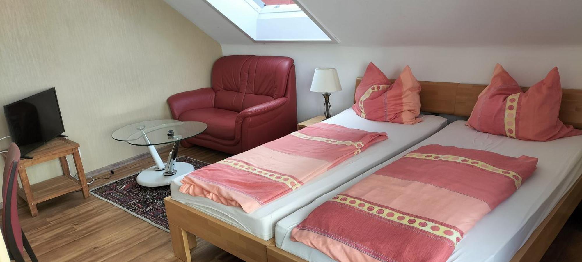 Großes Zweibettzimmer