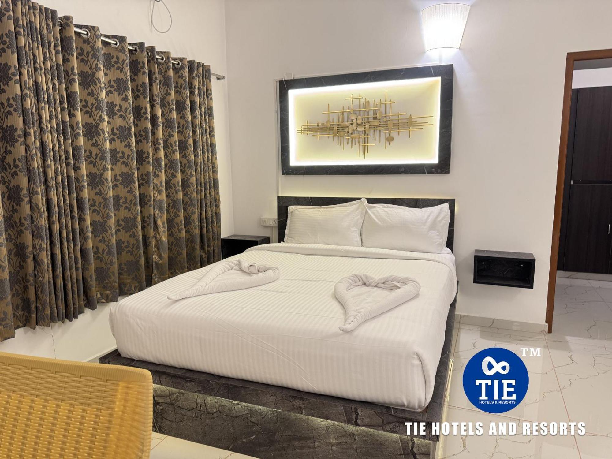 Queen Room with Pool View