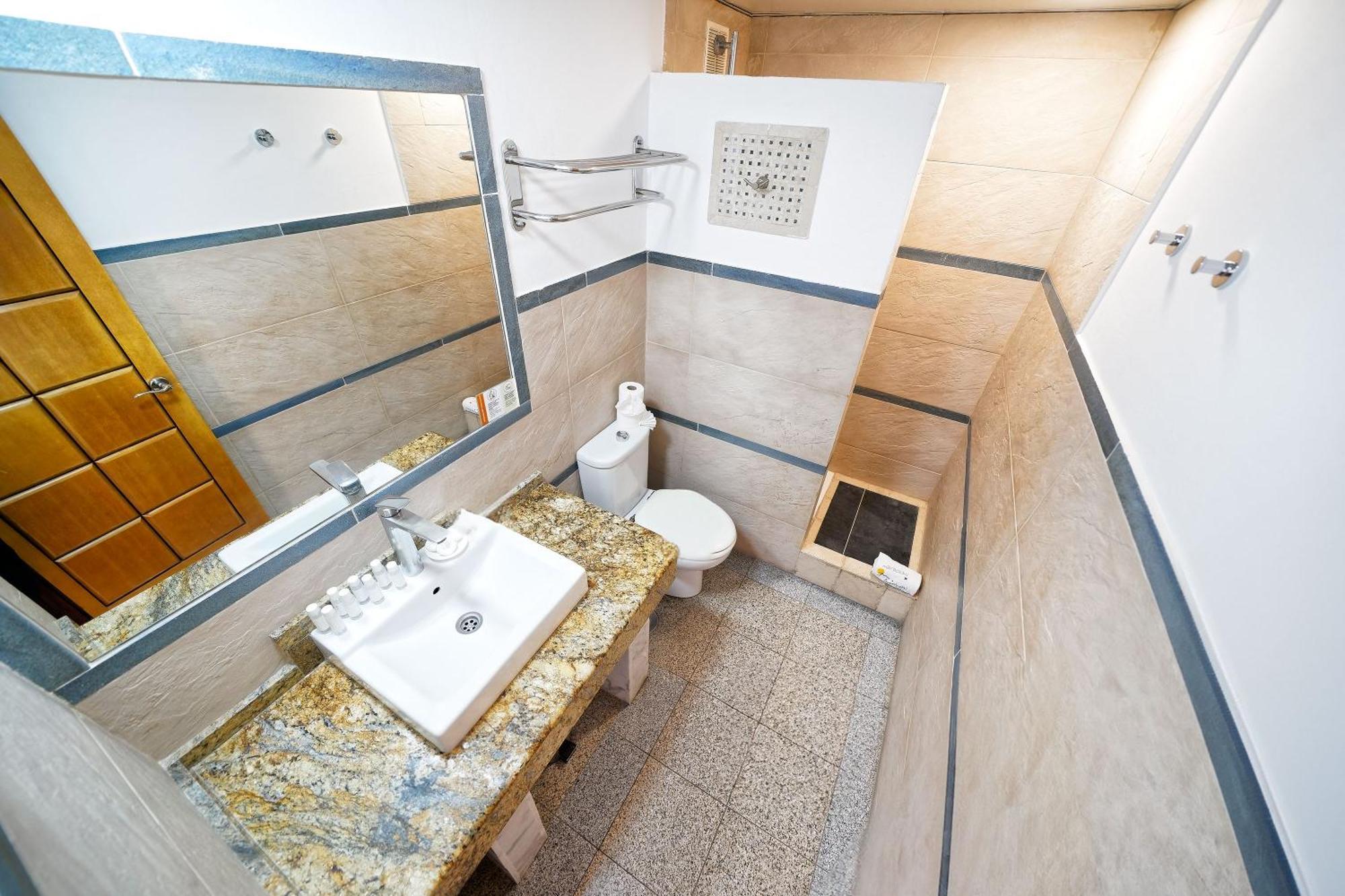 Superior One-Bedroom Apartment