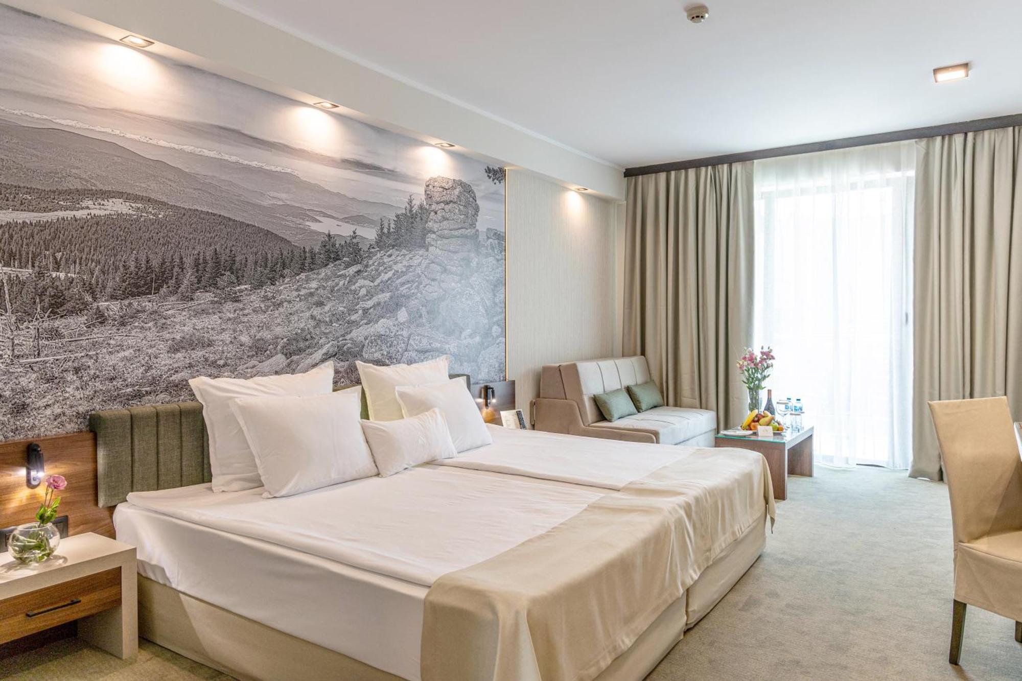 Deluxe Room with Balcony - Free Spa Access
